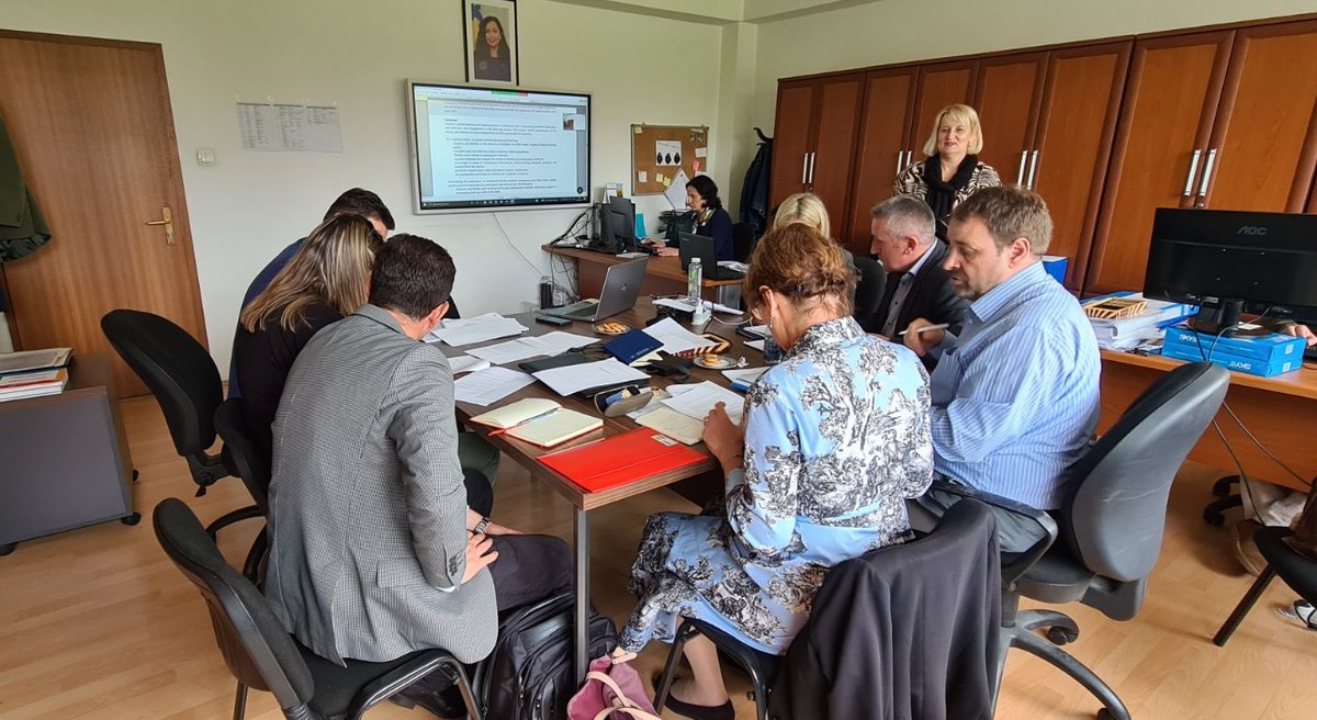 U okviru programa Europske komisije Taiex, mr. sc. Sandra Bezjak, v. d. ravnatelja #AZVO-a, od 4. do 6. svibnja 2022. boravila je u Kosovskoj akreditacijskoj agenciji gdje je vodila radionicu o primjeni ESG-ja ▶️ bit.ly/3L0LBhD