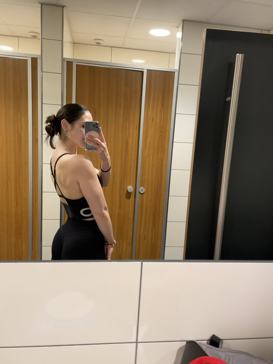 greciacosplay tweet picture