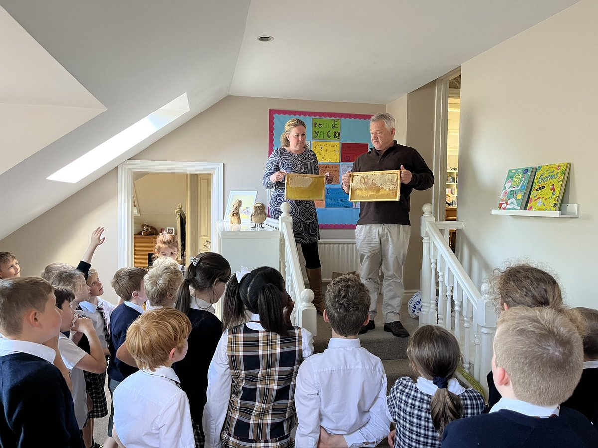 PrepRedhill's tweet image. Mark from @bee_one_bees brought in some honeycombs 🍯 🐝