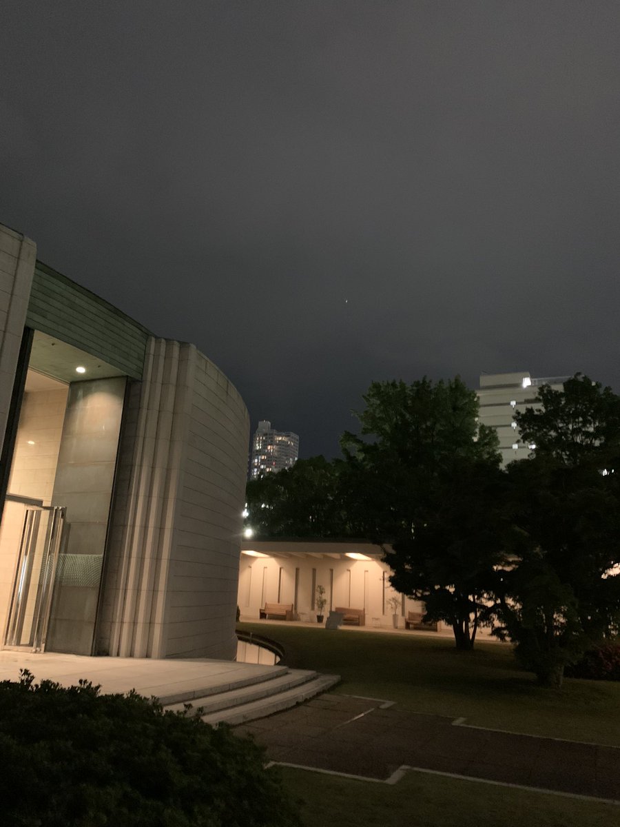 pyoru0528star's tweet photo. 夜の美術館で日本画家に扮した役者さんが、私達を新しいアートな世界に引きこんでくれました。
コロナで今までのあたり前の生活が変わったように、芸術の世界も、新たな世界が広がって��っているようで、不思議な体験ができました😬🖼
#ひろしまナイトミュージアム#ひろしま美術館##ひろしま観光大使 https://t.co/7jCaMLwry4