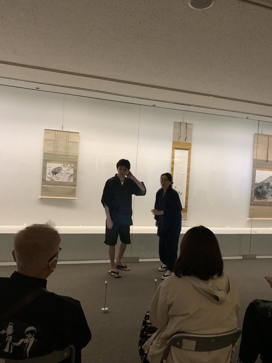pyoru0528star's tweet photo. 夜の美術館で日本画家に扮した役者さんが、私達を新しいアートな世界に引きこんでくれました。
コロナで今までのあたり前の生活が変わったように、芸術の世界も、新たな世界が広がって��っているようで、不思議な体験ができました😬🖼
#ひろしまナイトミュージアム#ひろしま美術館##ひろしま観光大使 https://t.co/7jCaMLwry4