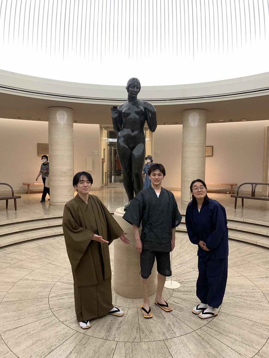 pyoru0528star's tweet photo. 夜の美術館で日本画家に扮した役者さんが、私達を新しいアートな世界に引きこんでくれました。
コロナで今までのあたり前の生活が変わったように、芸術の世界も、新たな世界が広がって��っているようで、不思議な体験ができました😬🖼
#ひろしまナイトミュージアム#ひろしま美術館##ひろしま観光大使 https://t.co/7jCaMLwry4