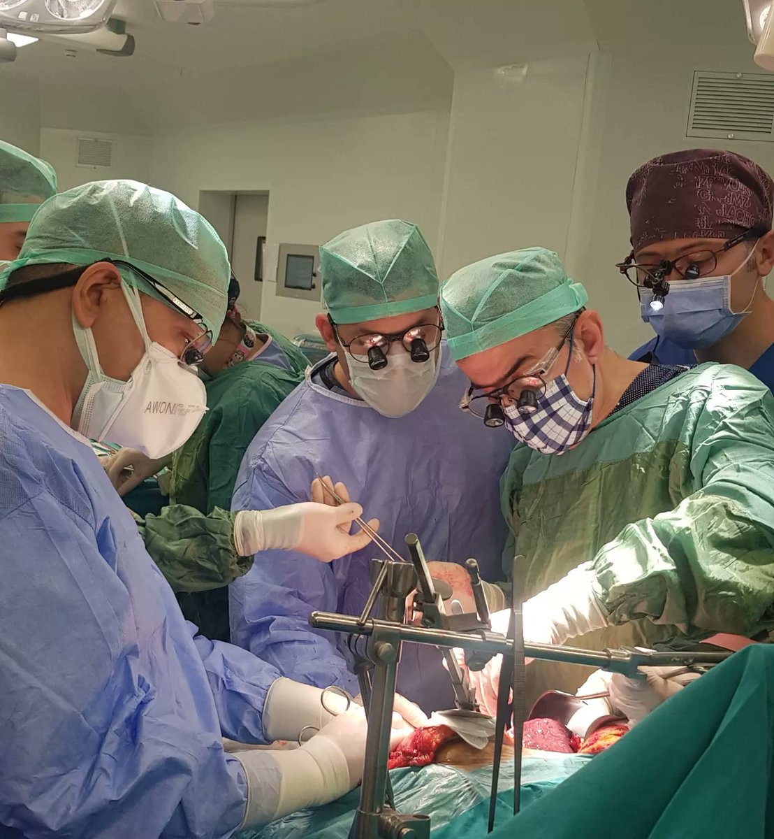 Kadaverik Karaciğer Nakli 
...
Zorluklardan, yıldızlara 

<a href="/bostancieb/">Prof. Dr. Erdal Birol Bostancı</a>
<a href="/osmanaydin_21/">Osman Aydın</a> <a href="/drerolaksoy/">Erol Aksoy</a> <a href="/mkcolakoglu/">Doç. Dr. M. Kadri Çolakoğlu</a>