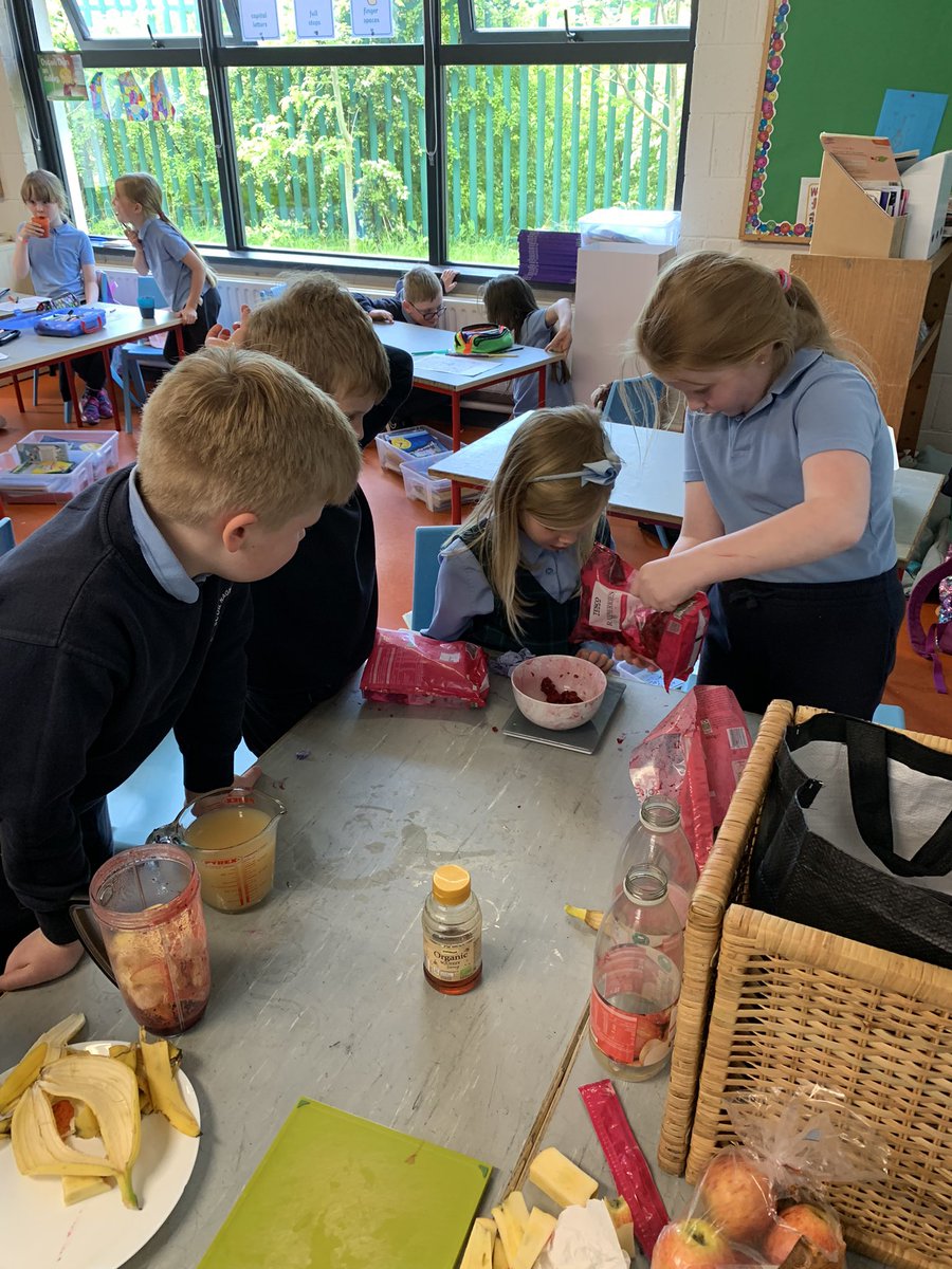 Great excitement this afternoon! We’ve been learning all about the different food groups over the past two weeks and today we rewarded ourselves with some delicious and nutritious smoothies 🍎🍌🍓🥤<a href="/followstannes/">St. Anne's Mixed N.S.</a>