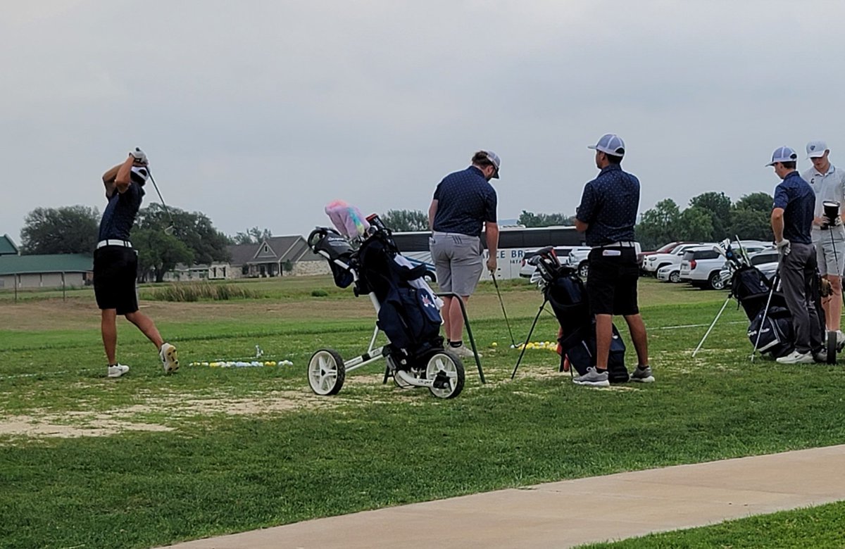 Mustang Golf tweet media