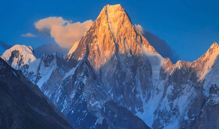 Pak_sightseeing's tweet photo. Guess the name of this peak?  

#peaks #travel #mountains #gashabrum #mashabrum https://t.co/TaMZlvVmLI