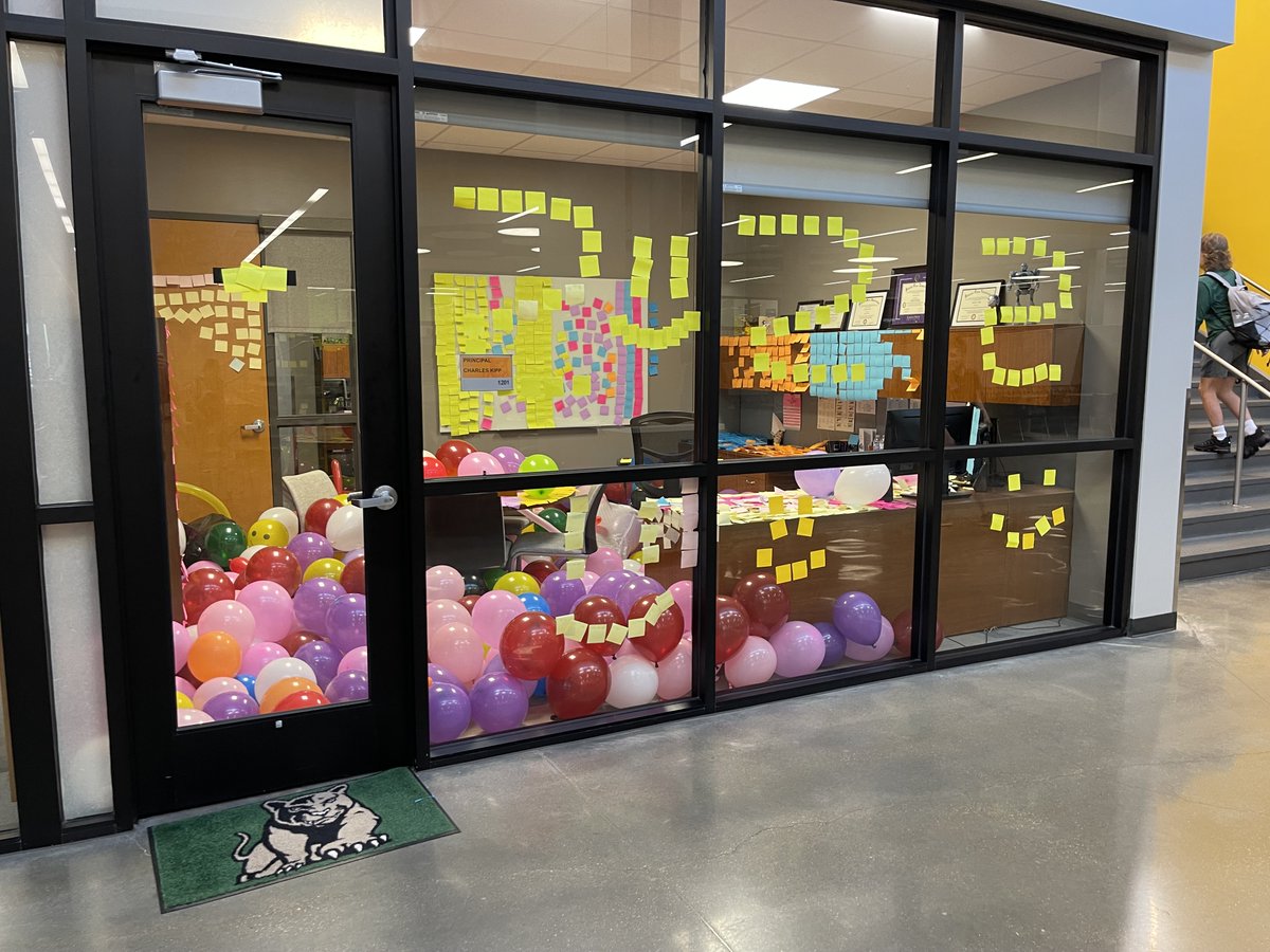 SouthHSCougars's tweet photo. Well played South High Class of 2022…well played. 
It’s always a great day to be a Cougar! https://t.co/BuvbZfbXeh