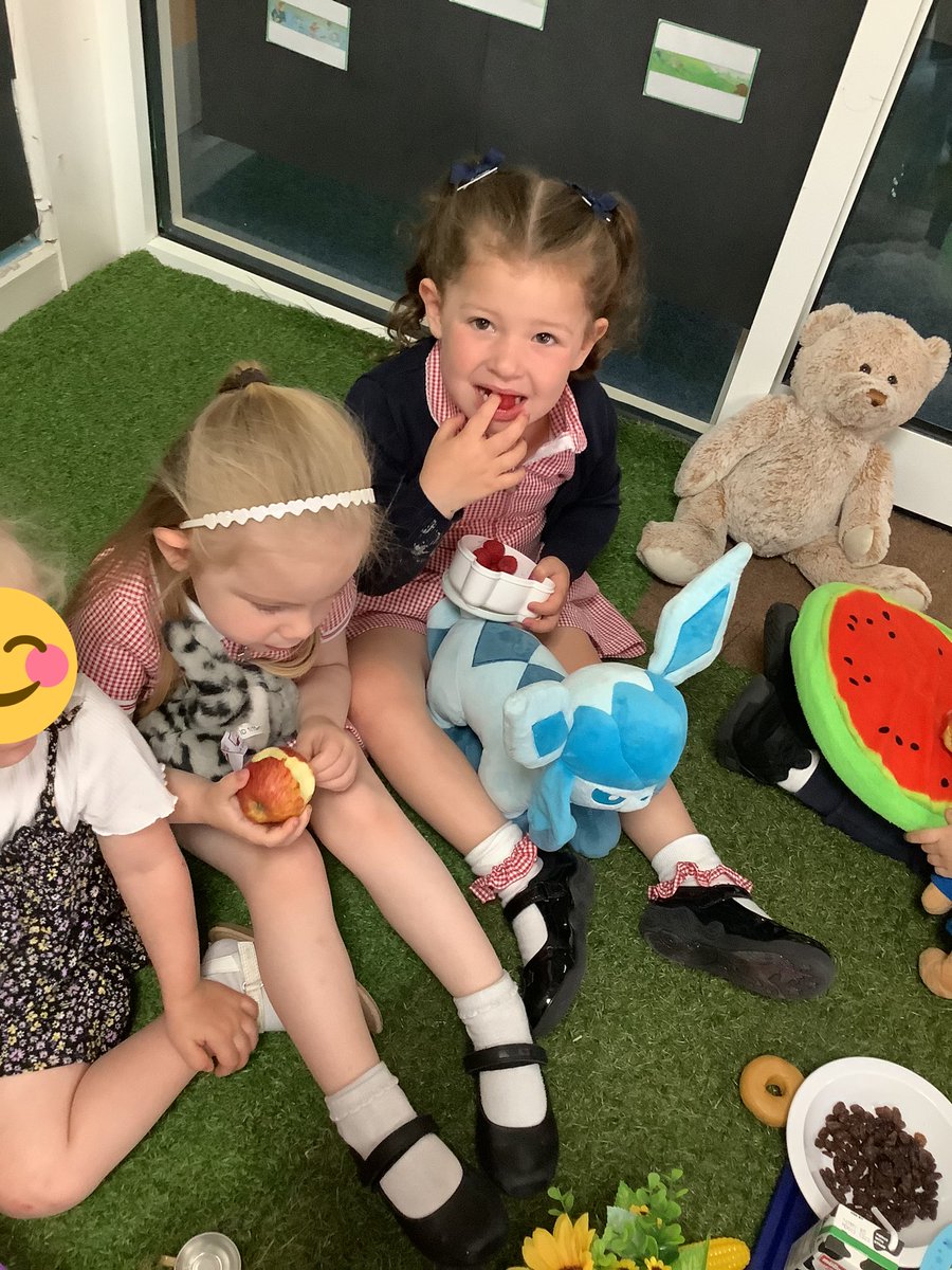 ESheret13's tweet photo. What a fantastic time we had at our teddy’s bear picnic today! 🐻🍎
We enjoyed making some yummy teddy bear toast for our picnic first and making teddy bear faces with our fruit before sharing our snack with our teddies 🐻 @abbyearlyyears @LouiseD160514s https://t.co/F1eUMhZSn7