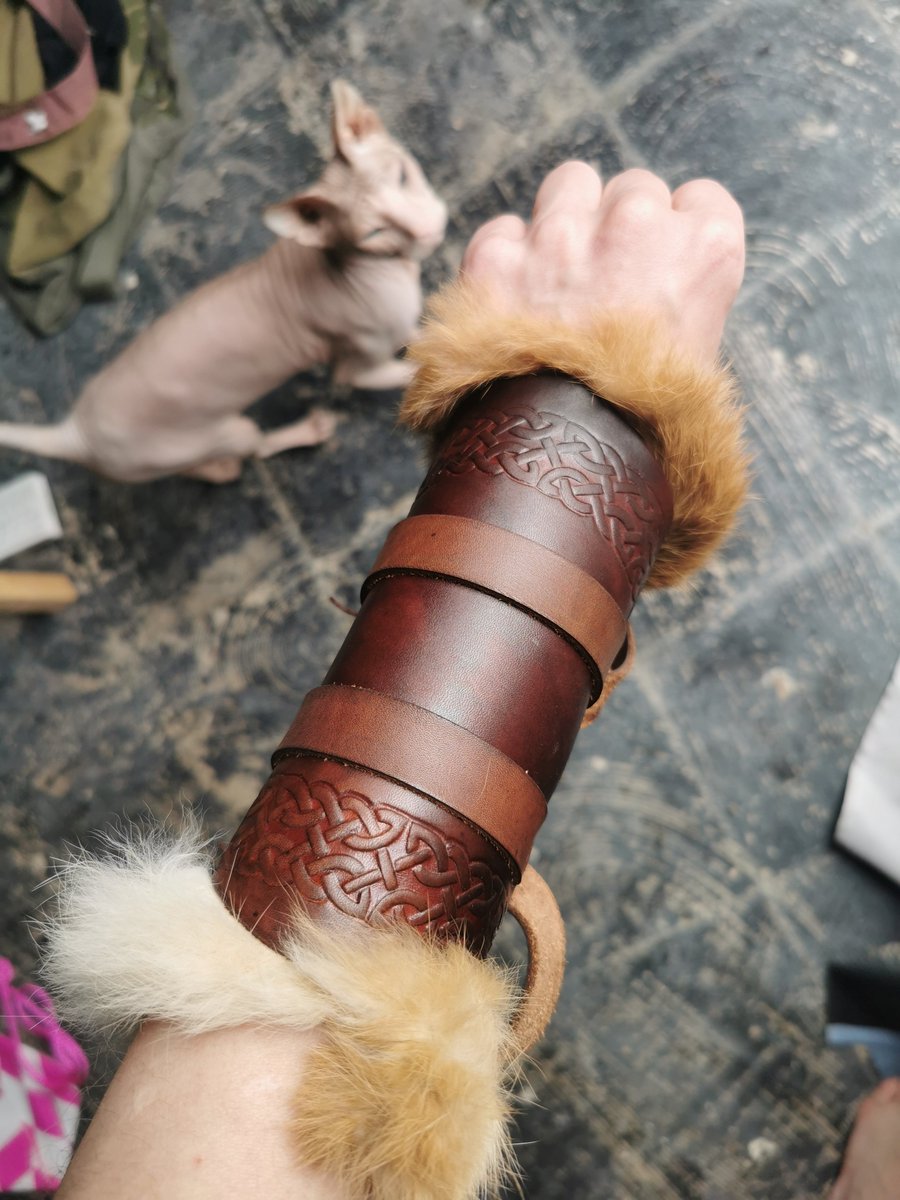 herbalfox_'s tweet photo. Ahhh they look 𝙨𝙤 𝙢𝙪𝙘𝙝 𝙗𝙚𝙩𝙩𝙚𝙧 than my first ones and perfectly match with the colour of my big belt 😍 https://t.co/4aqct6pT4H
