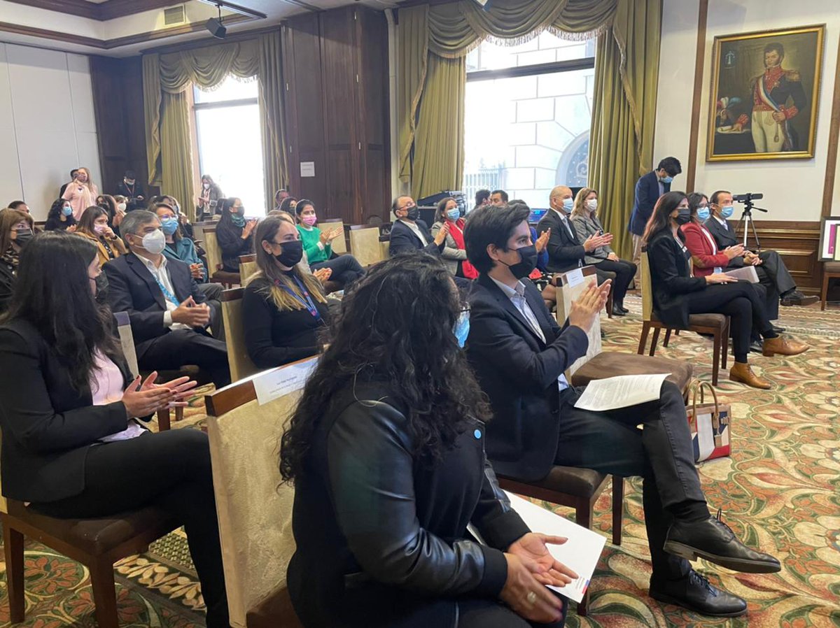 ProChile's tweet photo. Nuestra Directora General, Paulina Valderrama junto a la Subsecretaría de Relaciones Exteriores, @subrei_chile y la Subsecretaria de la Mujer participan de la ceremonia en la que nuestra institución recibirá el #SelloIguala, Certificación en Gestión de Igualdad de Género 💪🏼 https://t.co/Xru5ZcfZB3