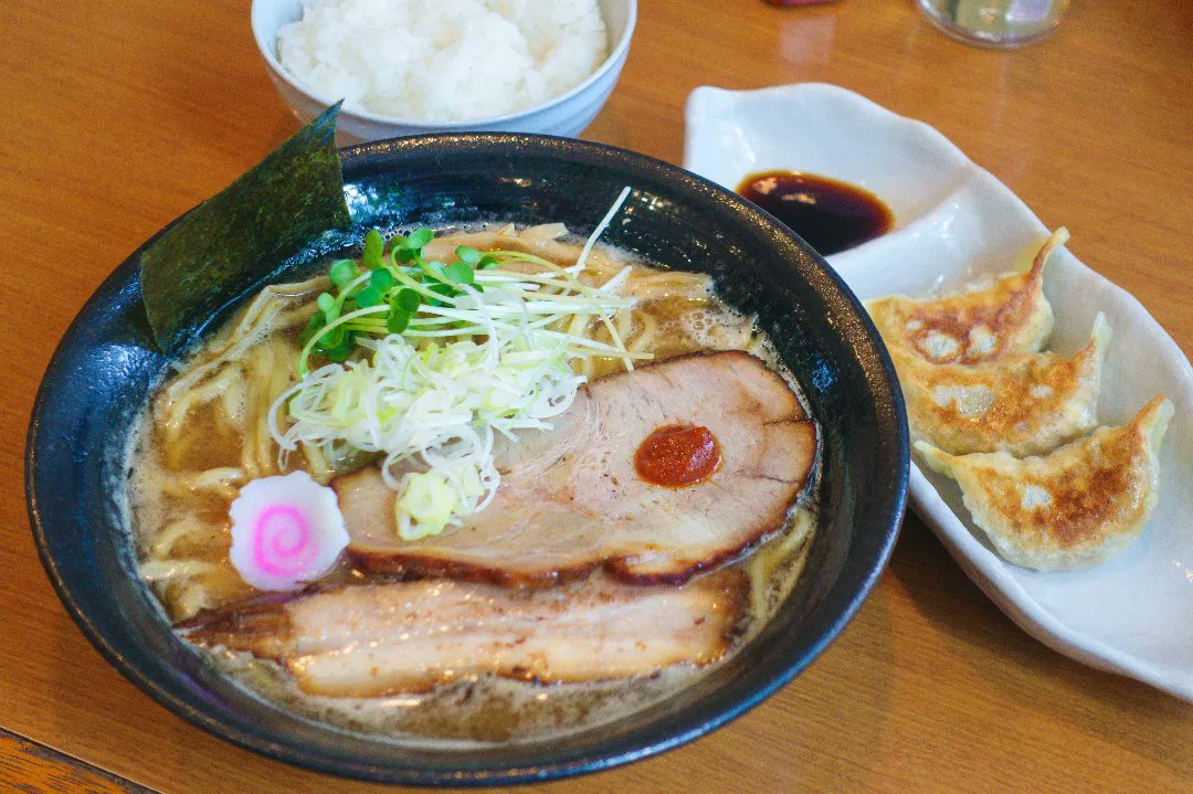 読谷の麺屋シロサキさんへ。