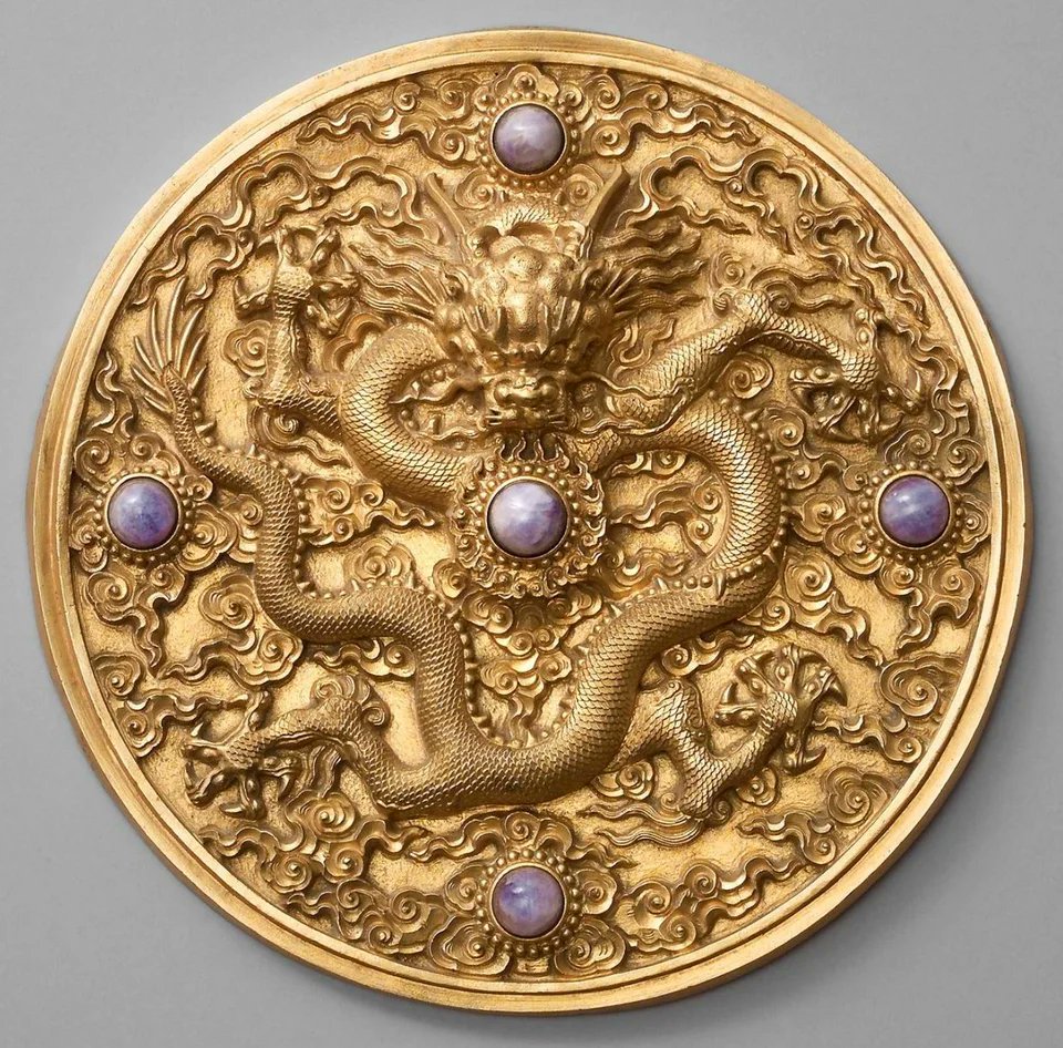 historydefined's tweet photo. Gilded medallion with a dragon and five amethyst spheres. China, Qing dynasty, 1736-1795 https://t.co/bP0F8xJHKy