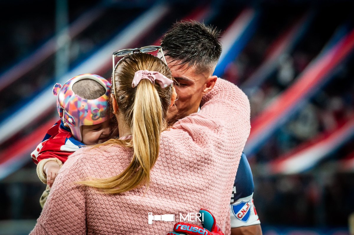 merivils's tweet photo. Que lindo es retratar emociones ❤️. 

Podemos colaborar con Emma a través de las cuentas BROU: 
Pesos: 000871505-00001
Dólares: 00871505-00002
Y colectivo Abitab nro: 123716 https://t.co/CoeDRIcYro