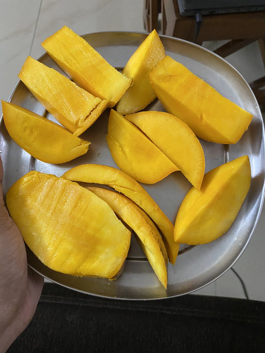 Finally the first tasty mango of the season. 😭♥️ 

#mango #kingoffruits #mangolove