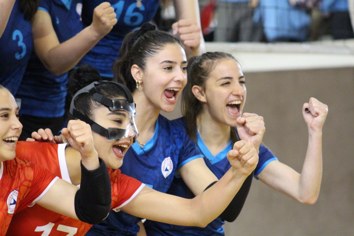 uniligsgm's tweet photo. ÜNİLİG Voleybol Süper Lig’e yükselme müsabakaları Afyonkarahisar Belediyesi Mustafa Abi Spor Salonu ve Afyon Lisesi Spor Salonu’nda başladı.

https://t.co/hsmPaZ0bDX

#ünilig #gsb #tusf #voleybol
@AfyonPostasi  @afyonhabercom @afyonbelediyesi @AfyonValiligi @kocatepeuniv https://t.co/xmCLpy81tR