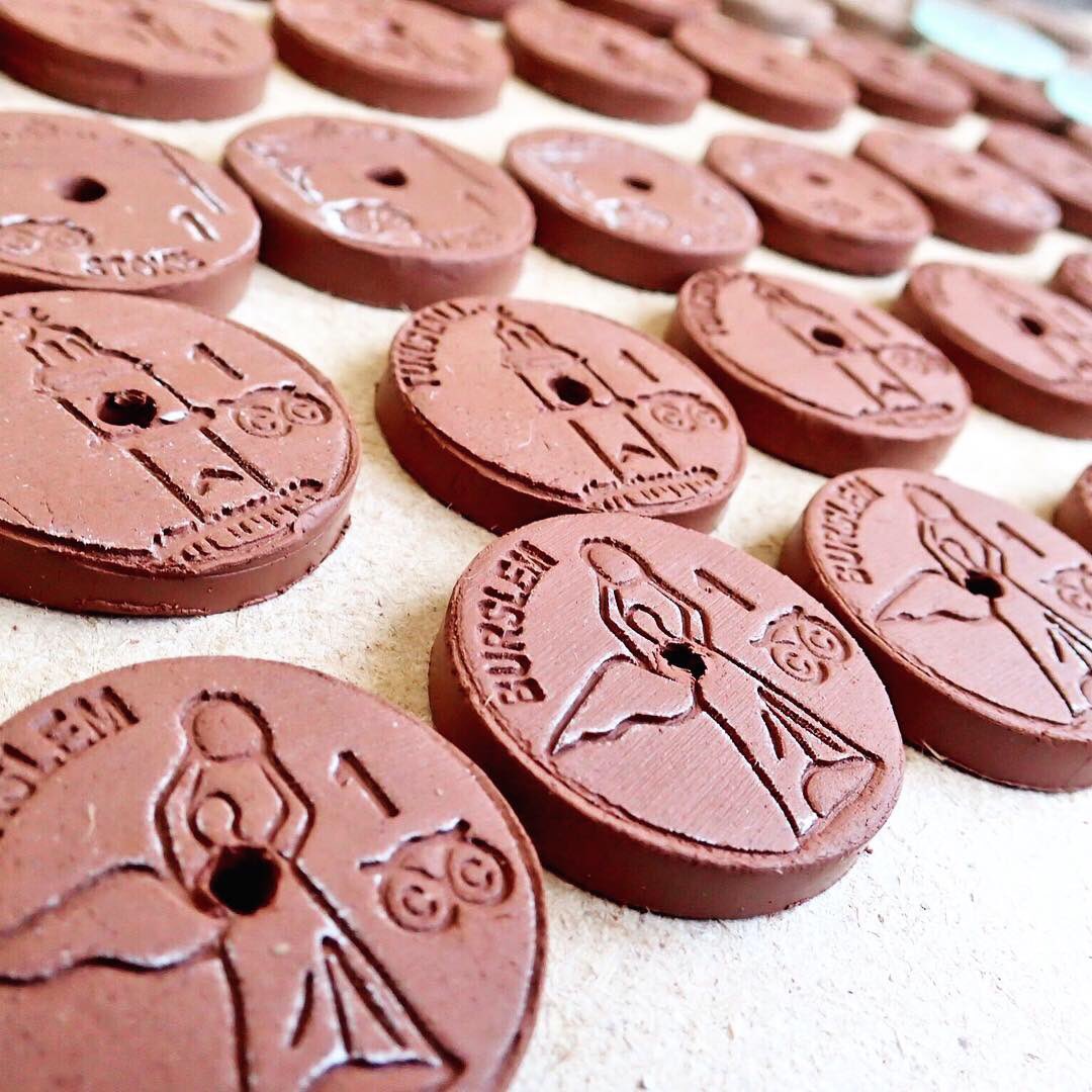 HNEscapes's tweet photo. @mikeriddell62 And to think that #Stoke invented a #PayWithClay clay coin alternative currency first.
It’s a shame lots of ideas originating in Stoke don’t receive the backing they deserve.
We could probably do some of the #LevellingUp ourselves, given half a chance.
#clay https://t.co/JoiGmMFB1E
