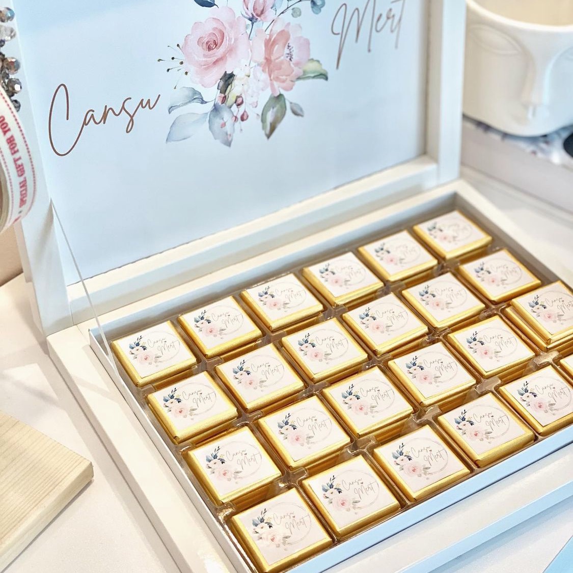 yasmiin_dewu's tweet photo. We do it unique and classy over here ! 

Customized chocolates for weddings, birthdays, naming ceremonies,etc . 3rd slide- customized magnet

Make sure you’re following our page for top notch gift items and souvenirs in Nigeria. 💗🥀 

Please retweet as you come across this https://t.co/sq2lbFE7Hr