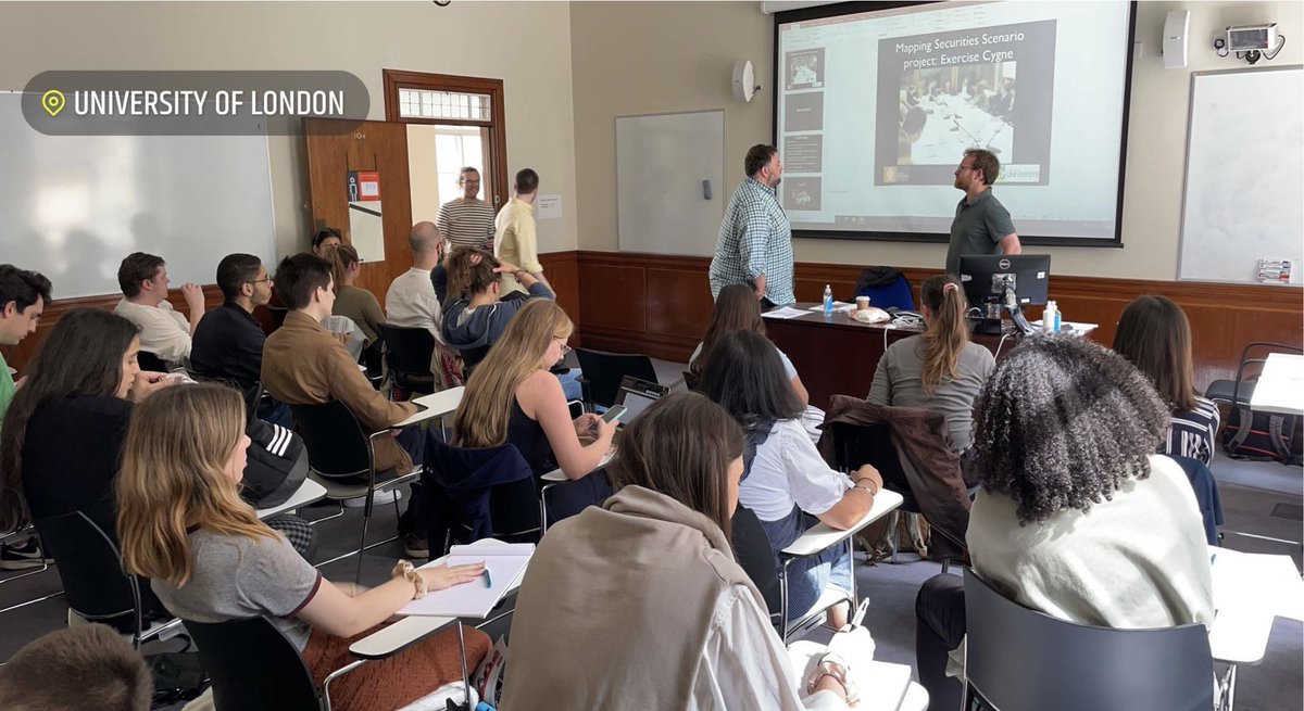 MGeomatique's tweet image. Jour 1 : Présentation du sujet pour l’exercice de crise, rencontre avec le master @RHULGeopolitics et constitution des équipes 

(Day 1: Presentation of the topic for the crisis exercise, meeting with the master @RHULGeopolitics and team building )

#ExcerciseCygne #Workshop2022