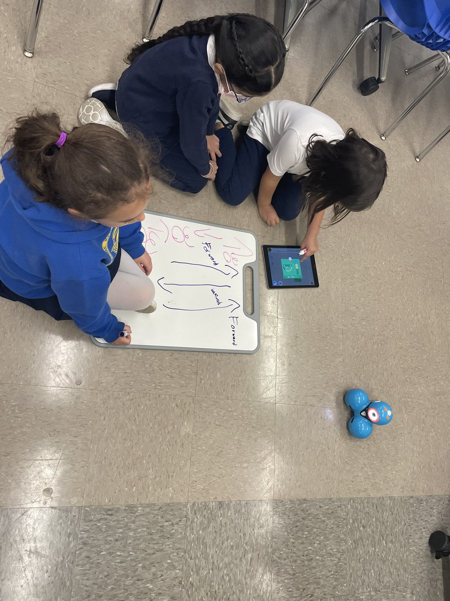 TechTeamPS66's tweet photo. Students create #algorithms and mazes for their robots, encourage #innovation and #criticalthinking, facilitate #problemsolving, #teamwork and promotes #socialization @PS66JKO @CSforAllNYC @CSforAllTchrs @kidsthatcode @Sphero @SpheroEdu @WonderWorkshop https://t.co/WGxmYNv3rd