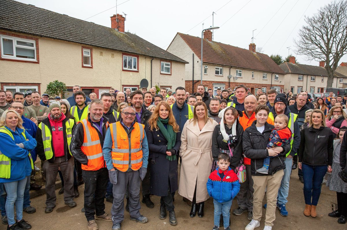 Just 5 minutes to go before the new series of DIY SOS starts. Join <a href="/MrNickKnowles/">Nick Knowles</a> and the team as they head to Kettering to transform the lives of a grieving family <a href="/BBCOne/">BBC One</a> Tuesday 10 May 8pm