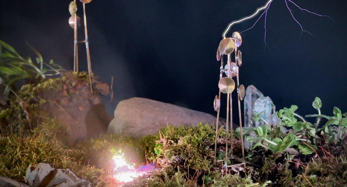 FeralFile's tweet photo. We’re excited to announce On Screen Presence, curated by @ReginaHarsanyi, which features performed works by @mollysoda, @_deafbeef, @ideaclock, @golan, and @WienaLin

The exhibition opens 23 May 2022 14:00 UTC+0
Live performances begin the following week https://t.co/jgvORRNMV7