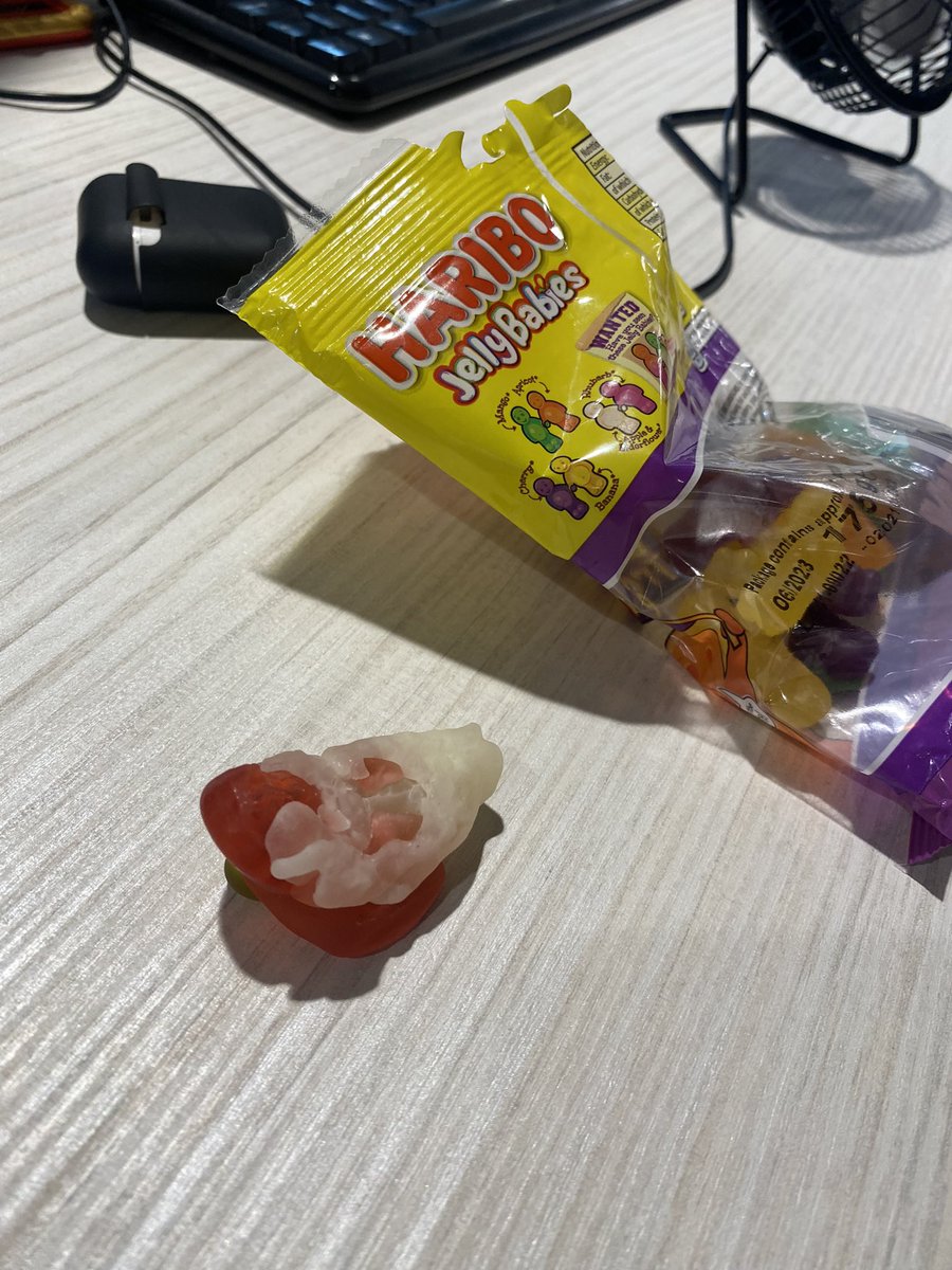 Em-J 💀 tweet media