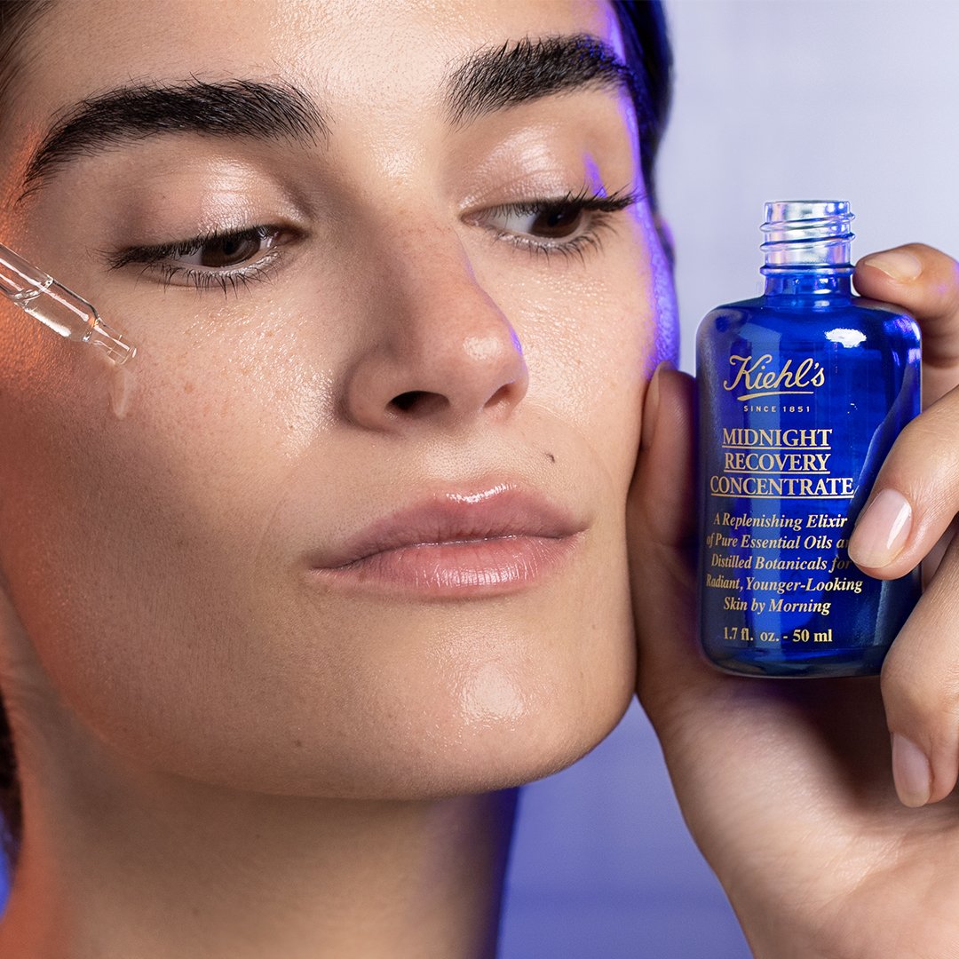Kiehls's tweet photo. Our Midnight Recovery Concentrate facial oil will boost radiance, reduce fine lines and smooth out skin for a more rejuvenated and well-rested appearance by morning! 🌙
#Kiehls #MidnightRecovery https://t.co/Rwd9hZHFsv