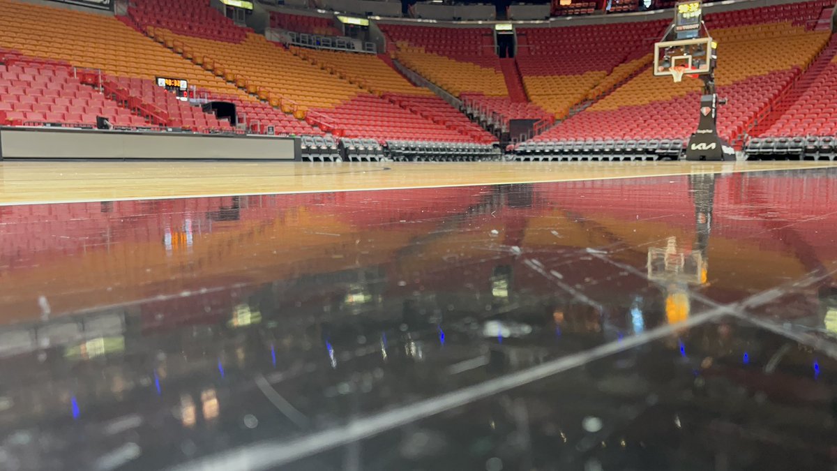 PHLSixersNation's tweet photo. Only 9 hours until tip off and it's empty. 💀

Fake fans. https://t.co/VU0rgwUewh