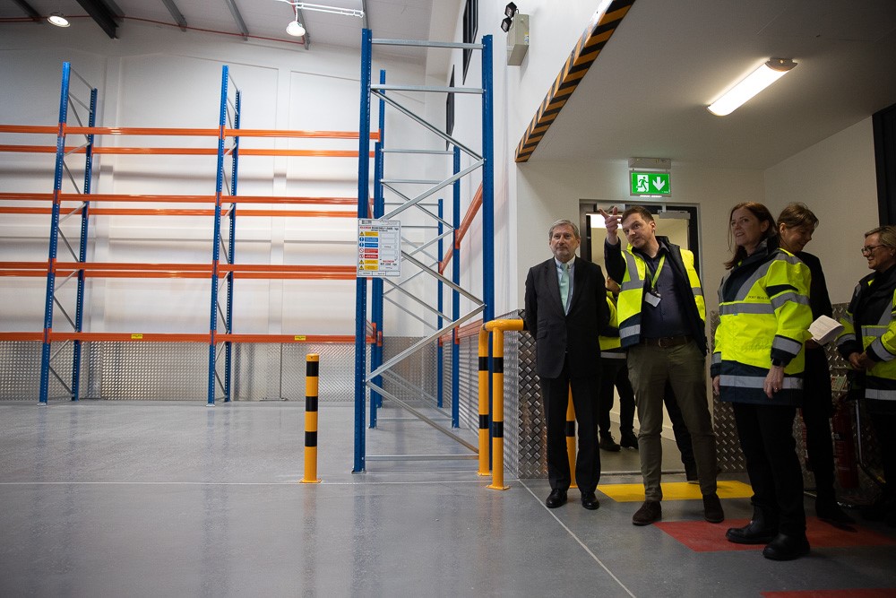 eurireland's tweet photo. EU🇪🇺 Commissioner for Budget and Administration @JHahnEU on a visit to Dublin Port today👇 https://t.co/8QssqgLlHA