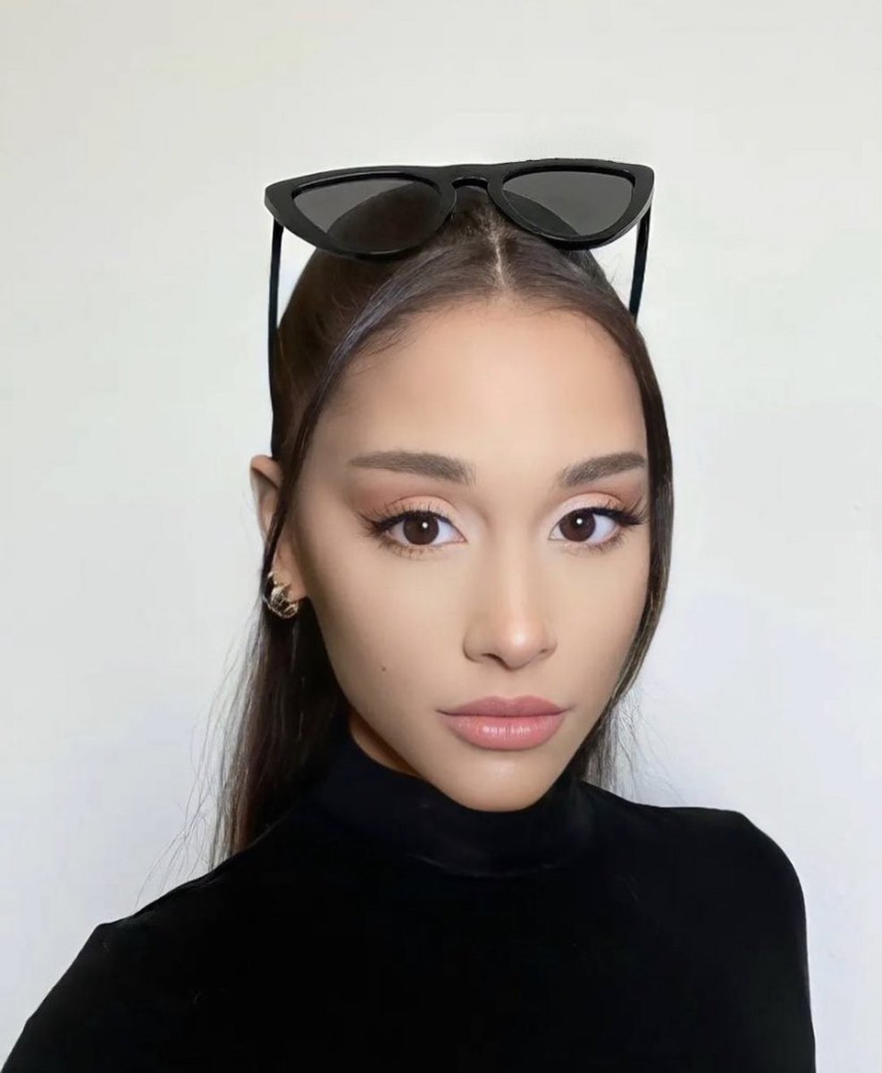 ARIANA GRANDE OMGGGHSJSNS