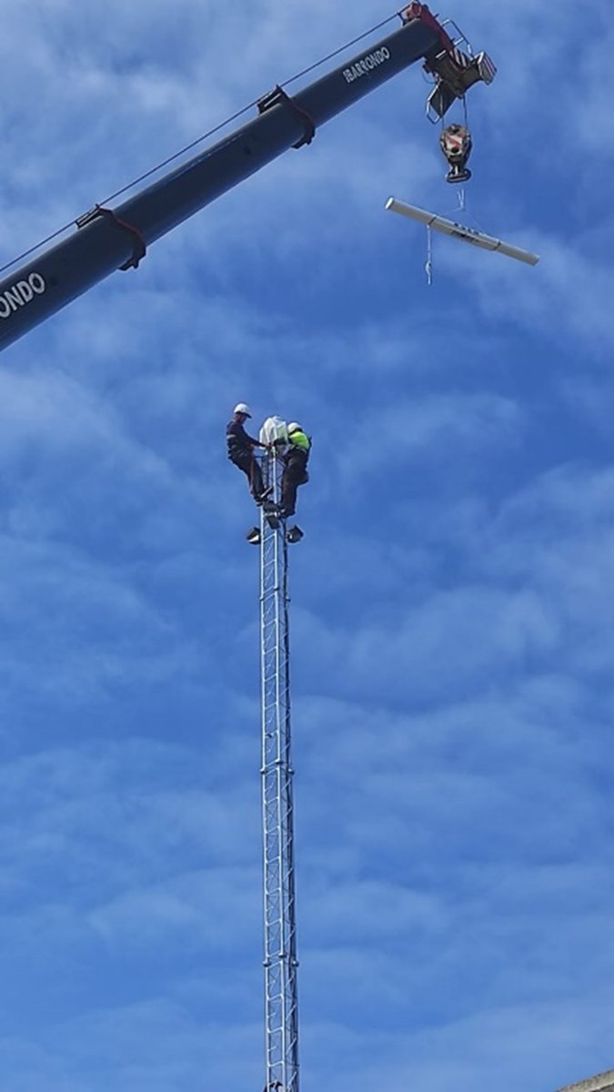 sustuntech's tweet photo. 🌊📡X-band Radar moved to #Bilbao to assess capabilities among different dynamical ocean conditions. This measurements will be completed with an in-situ buoy and #ADCP #data and with #videometry images, obtained from cameras installed at the same station https://t.co/wbm1TRSVZ0 https://t.co/GmgTXgv5yH