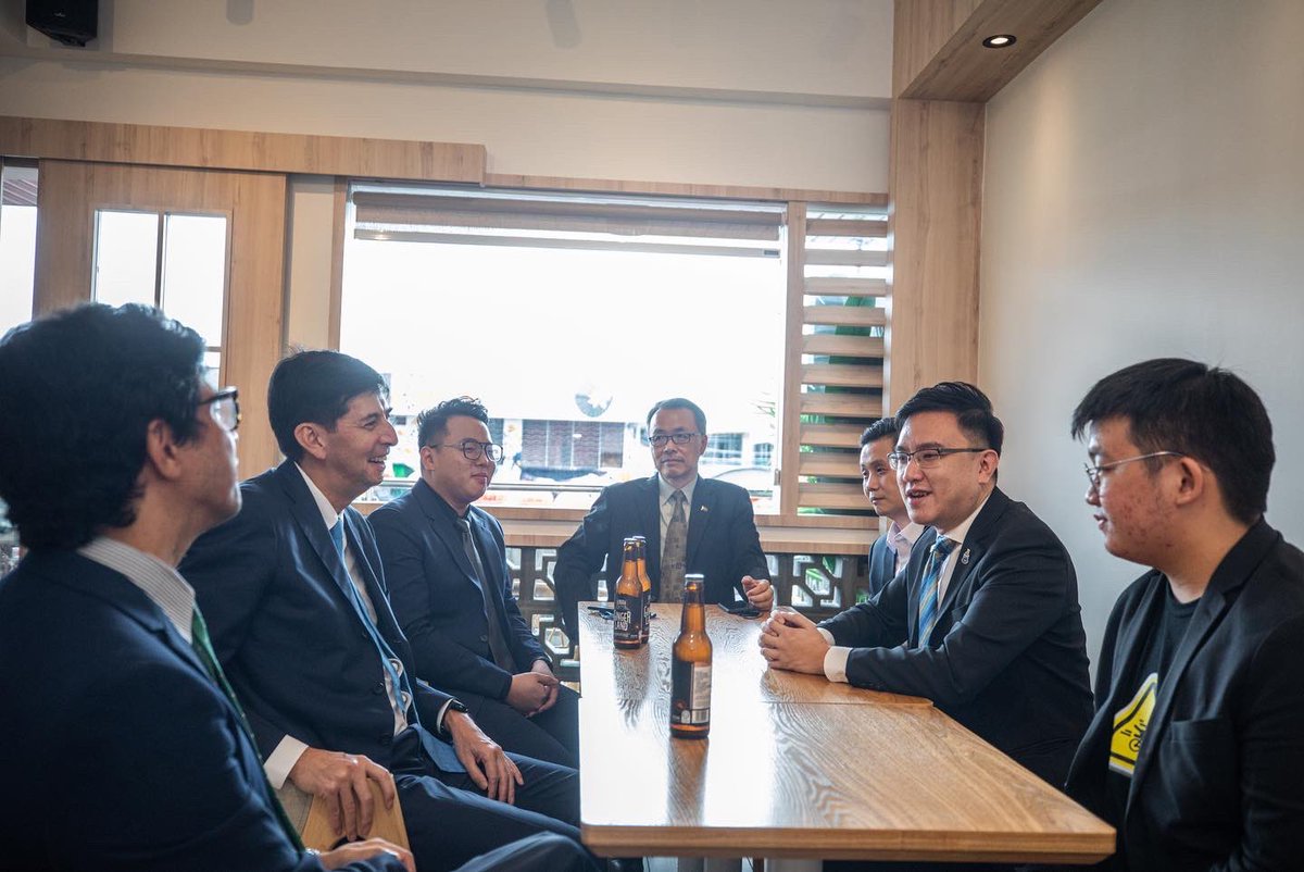 gingerphoong's tweet photo. It is my pleasure and honour to welcome the Australia High Commissioner to Malaysia, His Excellency @AusHCMalaysia Dr Justin Lee to my constituency Foh Sang, Luyang. We had fruitful conversation. https://t.co/h6EcckDHqg