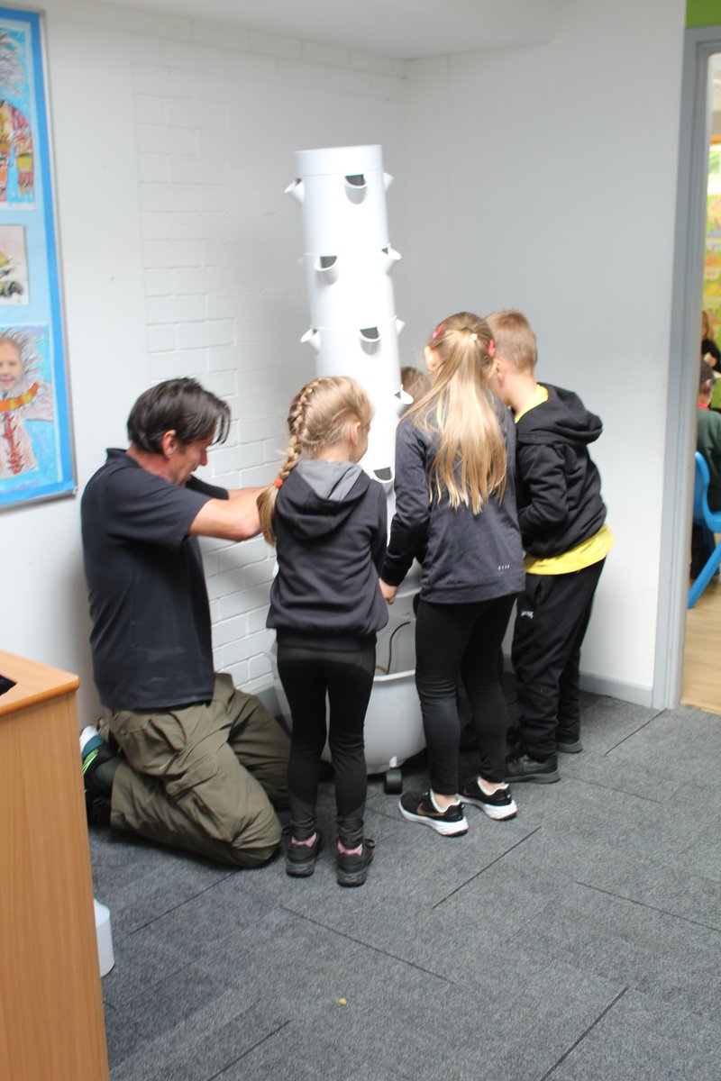 PKAT_edu's tweet photo. Today the children @RavensthorpeP built their growing tower with Mr Bilby. Great teamwork with the project now coming together. Planting coming soon π±
@HPLedu @SustainablePECT #growingtower #project #plants #Sustainability https://t.co/lfz2OysVbk