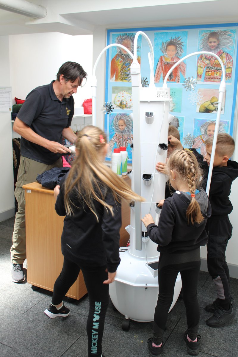 PKAT_edu's tweet photo. Today the children @RavensthorpeP built their growing tower with Mr Bilby. Great teamwork with the project now coming together. Planting coming soon π±
@HPLedu @SustainablePECT #growingtower #project #plants #Sustainability https://t.co/lfz2OysVbk