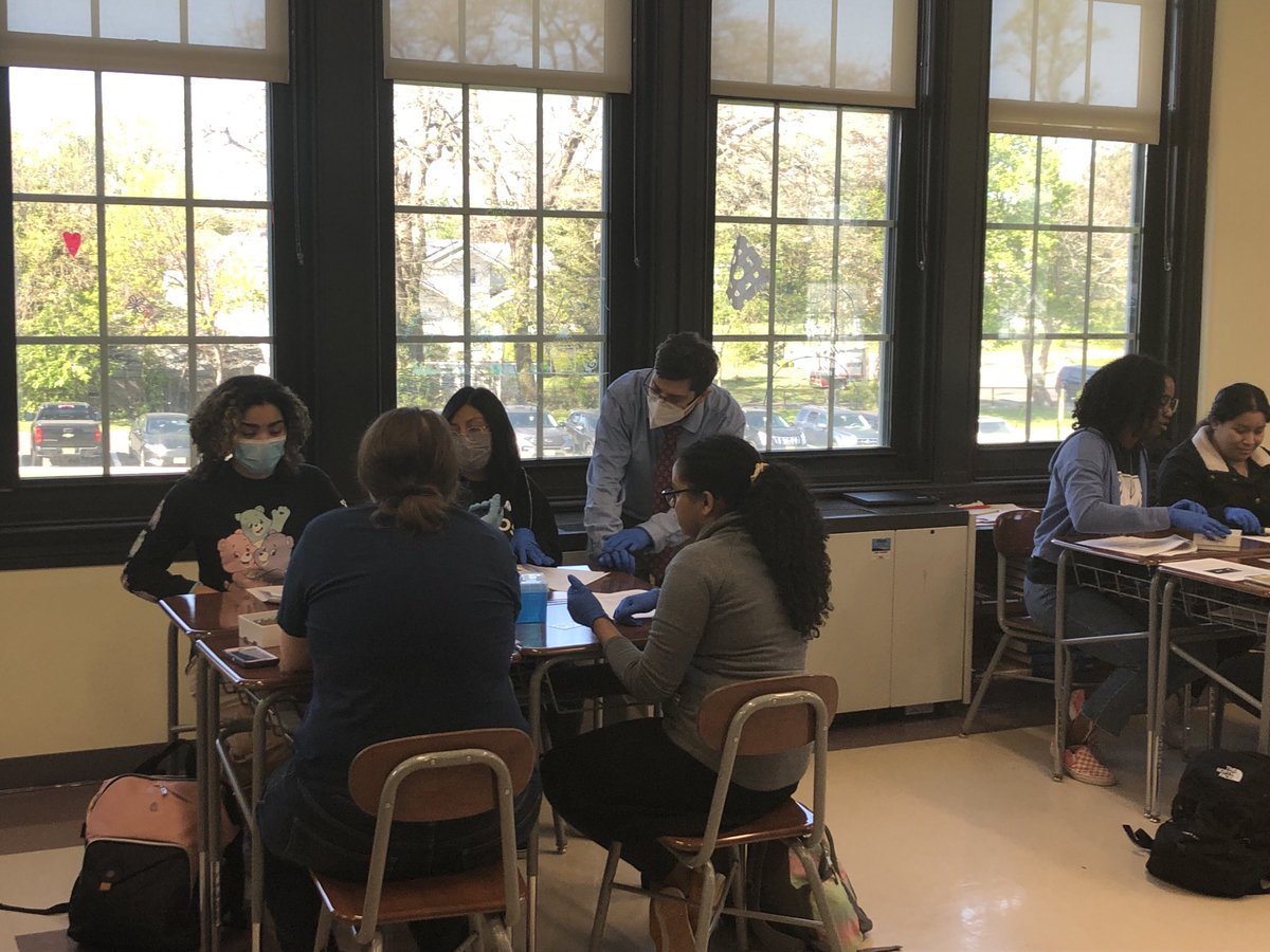 DrAnderson_NBHS's tweet photo. Monmouth University Biology Dept. came to APES class today to teach students about eDNA. #lbps #lbscience https://t.co/wPJe4N1DmD