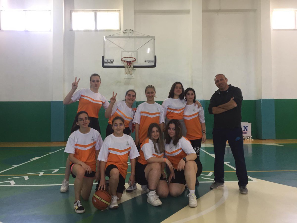 Okul sporları ilçe şampiyonasında Ataşehir Doğa Anadolu Lisesi kız basketbol takımımız, okulumuzu ilçe müsabakalarında temsil edecek.Çalışmalarını tamamlayan kızlarımız maçlarını beklemeye başladılar💪<a href="/DogaOkullari/">Doğa Koleji</a> <a href="/SelahattinInal/">Selahattin İnal</a> <a href="/tdagal/">Derviş Tunç Dağal</a> <a href="/AltunbayAdnan/">Adnan Altunbay</a>