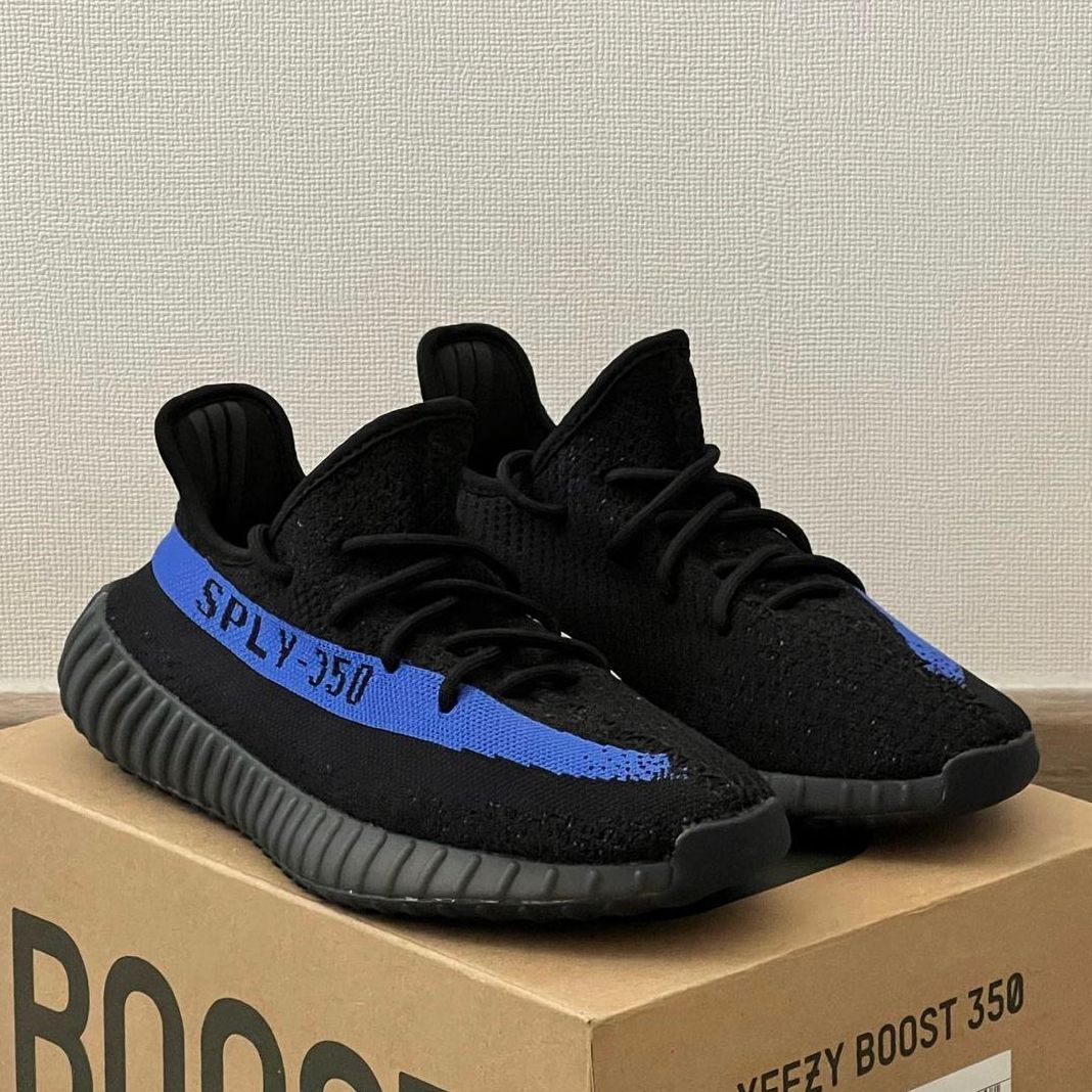 theyeezymafia's tweet photo. 350
DAZZLING BLUE 🔵 https://t.co/XyjL13yfkA
