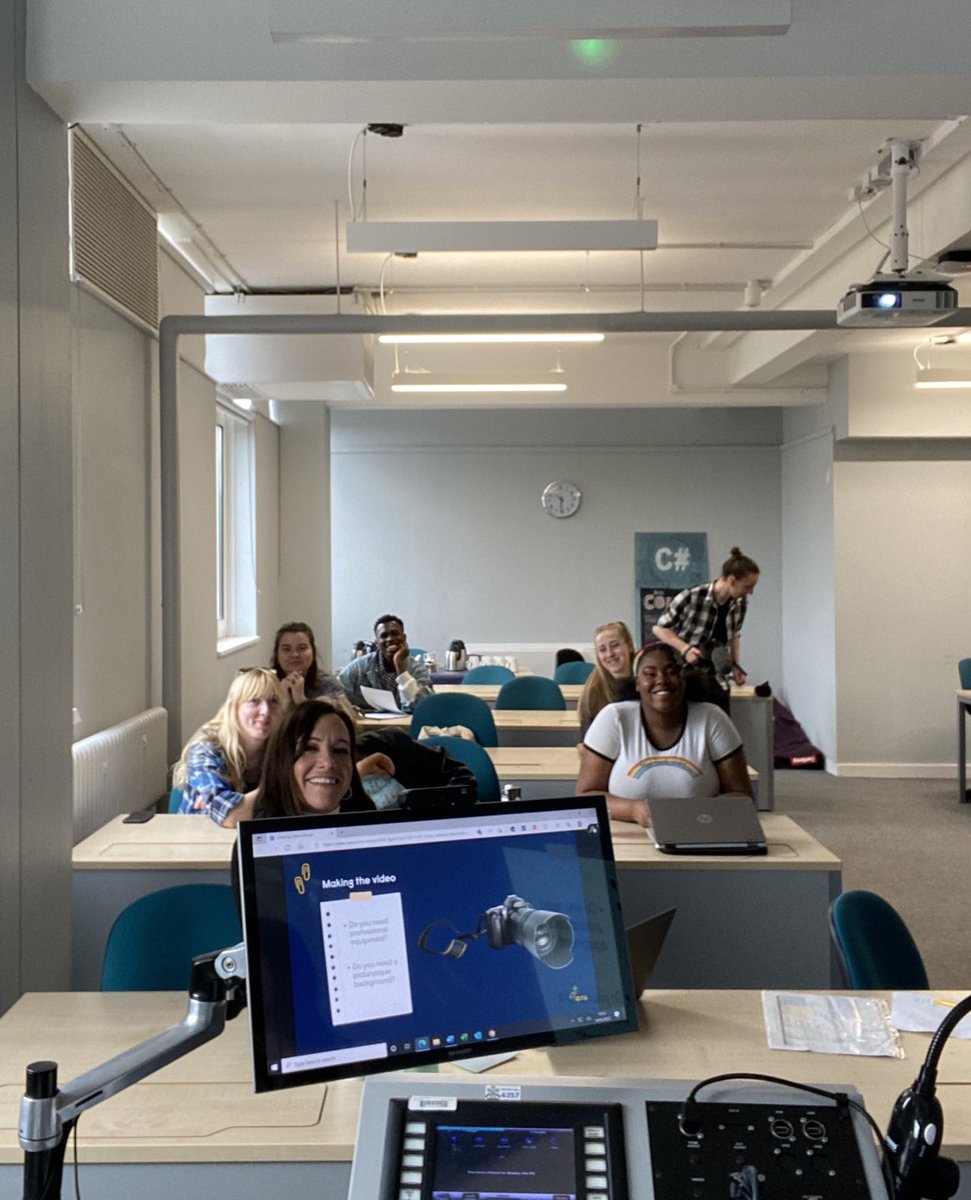 This week ⁦@ARU_AHSS⁩ students are taking part in the #HSSCreatives Bootcamp. 

Social Media Officer, Hannah, enjoyed sharing tips on creating video content to showcase their work - a perfect opportunity to take a photo using an ‘antigravity’ phone case!