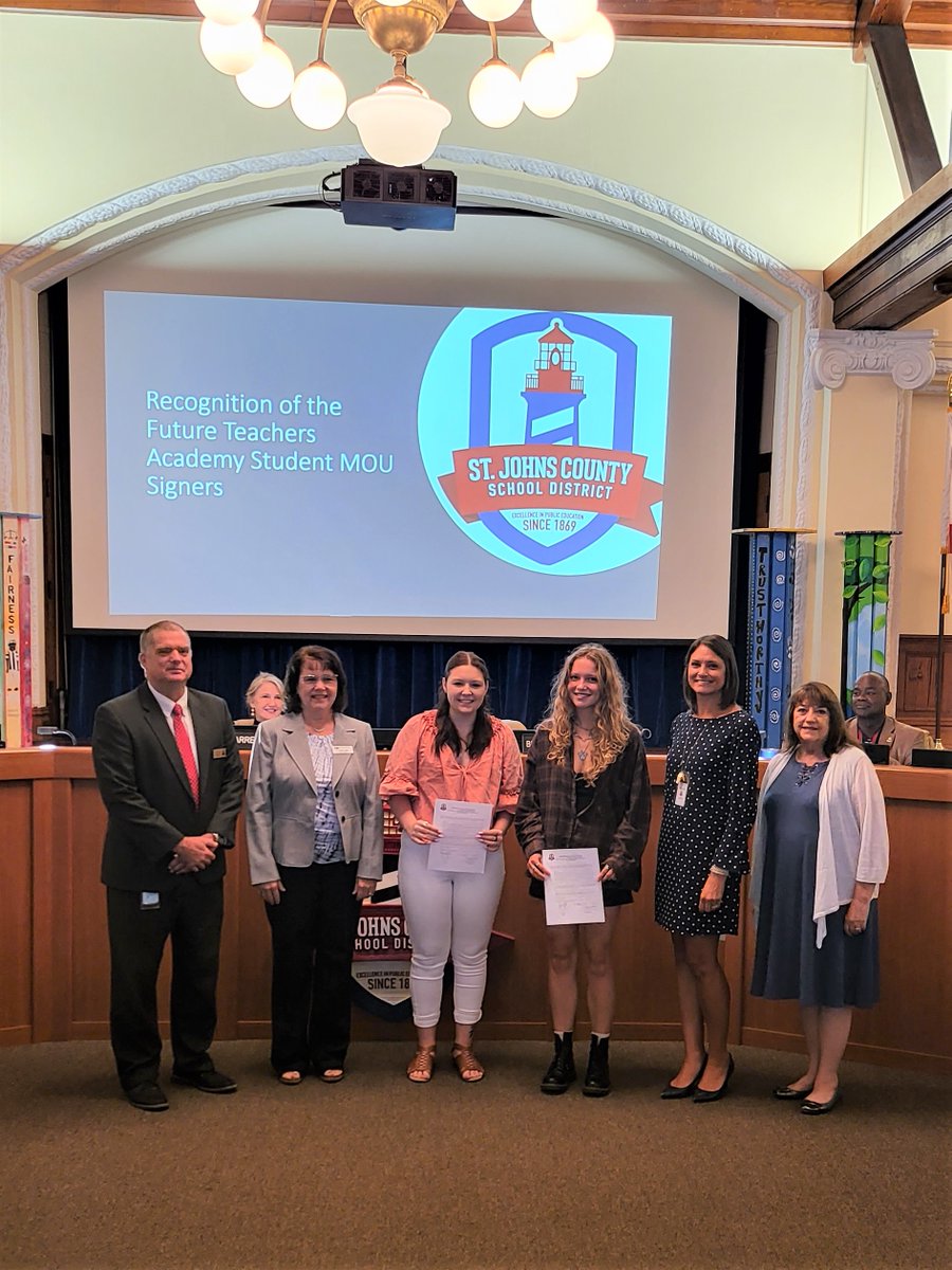 Students in the Academy of Future Teachers at SAHS and CHS sign an MOU as an incentive to come back and teach in our county. This document helps to ensure a future source of highly effective educators for the students of the SJCSD. Congratulations to the signers! 📃🖊️