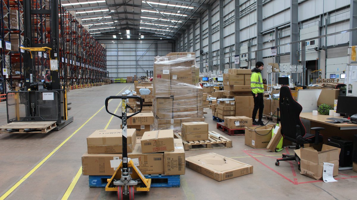 ElogisticUK's tweet photo. Our #retail fulfilment services take the hassle out of your returns process. #Refund your customers efficiently and professionally to improve their shopping experience with you https://t.co/RHB1ltsG5M #HerefordHour #SpringFair2022 #ece22 https://t.co/zGOKPrx2YN