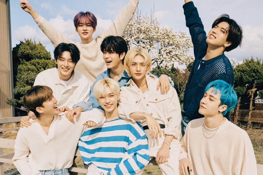soompi's tweet photo. #StrayKids Becomes 1st K-Pop Artist To Spend 7 Weeks On Billboard 200 With 2022 Album
https://t.co/mWEixTyLnq https://t.co/qRQB3svr2O