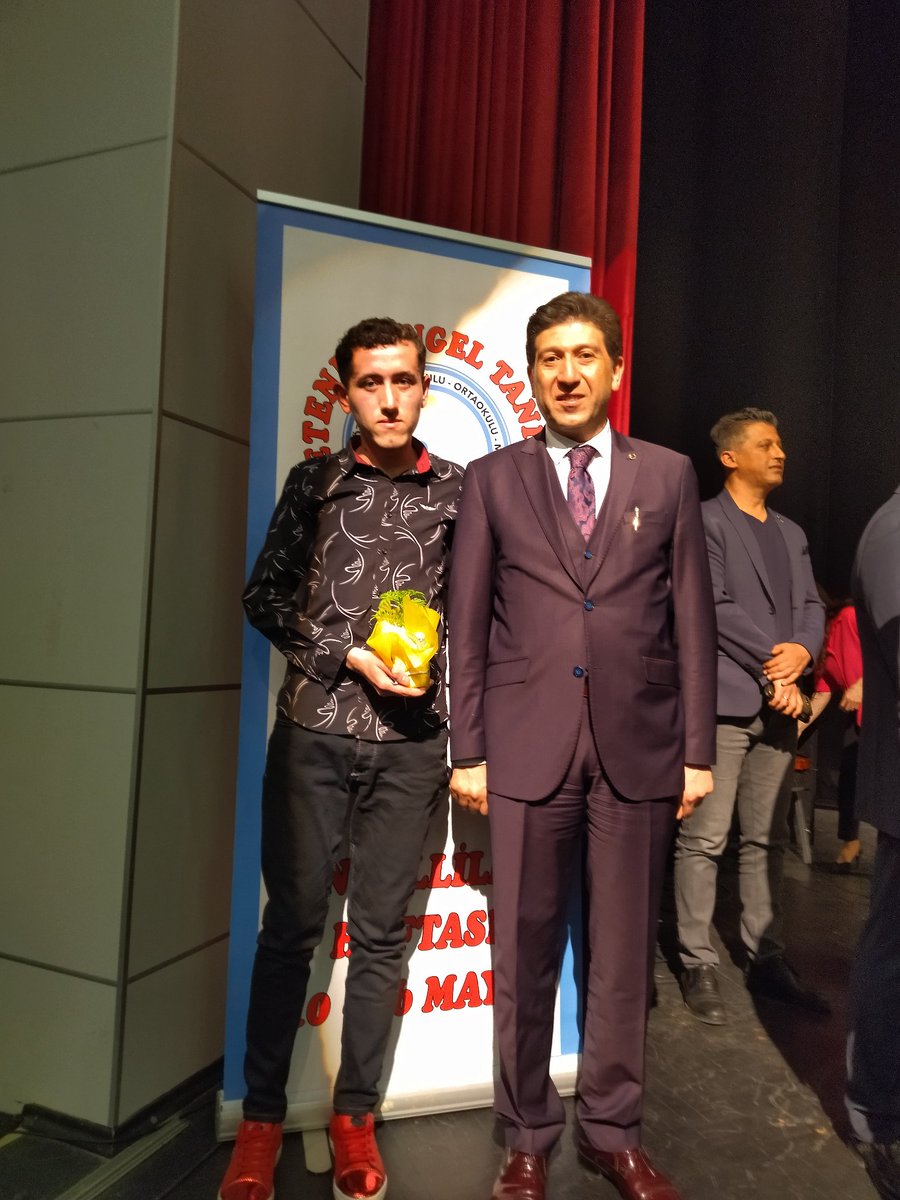 Sevgi Her Engeli Aşarmış.🍀
Sayın Çorlu Kaymakamımız Cafer Sarılı'ya Ve Eşi Hediye Sarılı'ya Çok Teşekkür Ediyorum. Sonra da Bana Çiçek Takdim Eden Tekirdağ İl Milli Eğitim Müdürü Ersan Ulusana da Sonsuz Teşekkürlerimi Sunuyorum.☺ ☺

<a href="/csarili/">Cafer Sarılı</a> <a href="/ersanulusan/">Ersan Ulusan</a> 

#EngellilerHaftasi