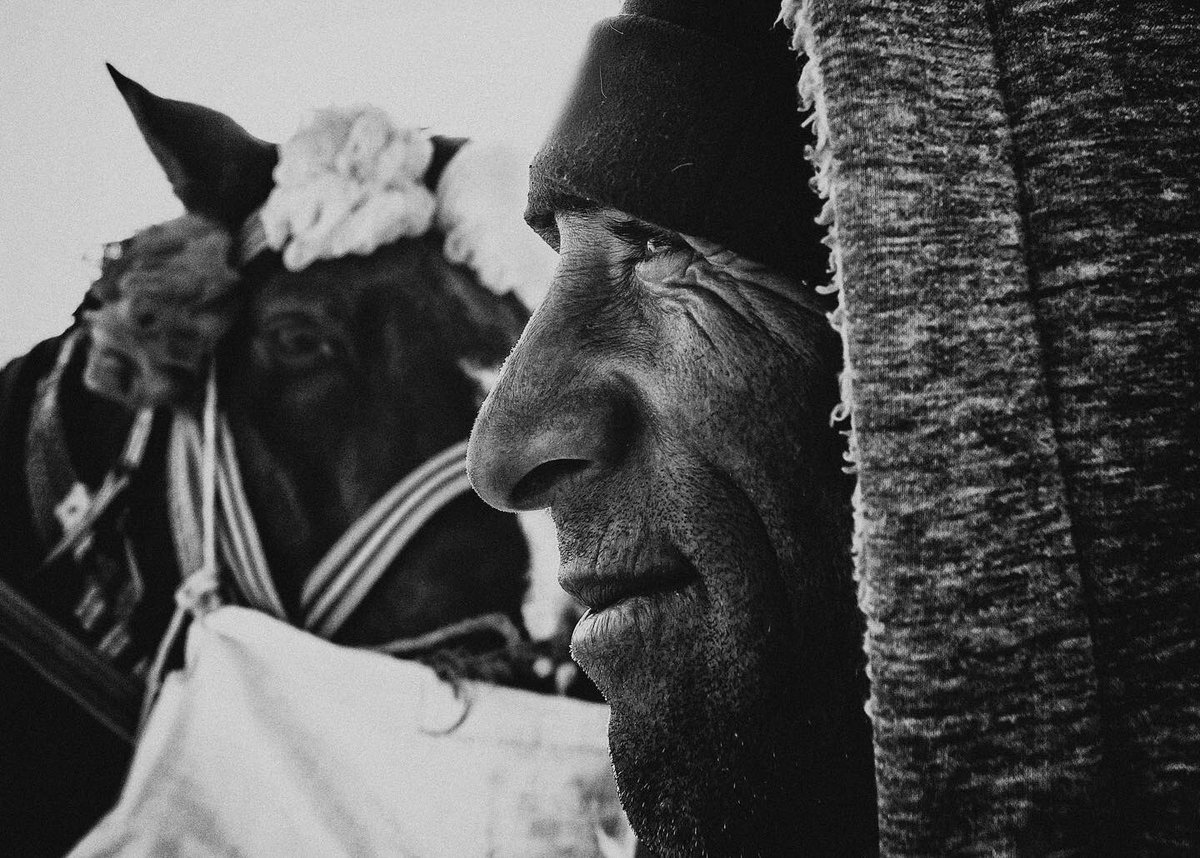 Drop your PHOTO 📸 

NO LINKS 🙏🏻

RT, QT and LIKES are appreciated 
#NFTCommunity 🖤🖤

I'm trying to retweet my favorite ones 🥰
#nftphotography 

Here is mine ‘WAITING’ 
on <a href="/opensea/">OpenSea</a> 🖤