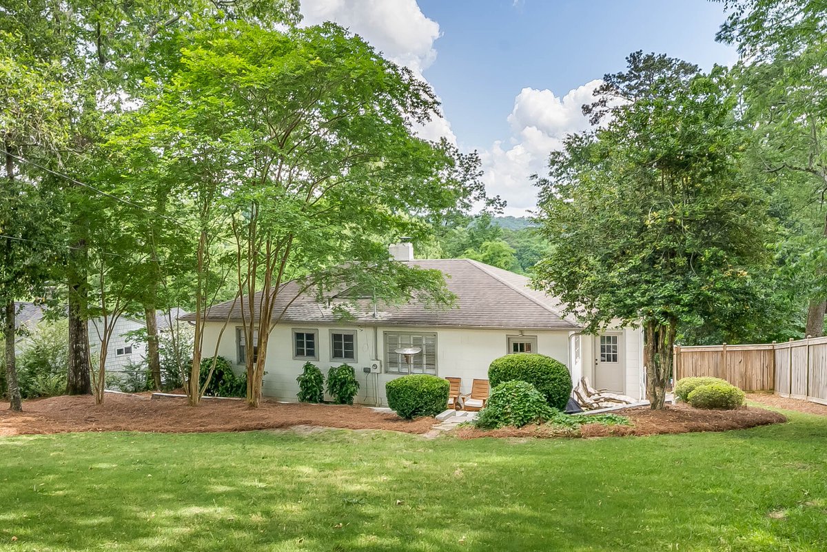 AndrewJBoneRE's tweet photo. #Homewood #Alabama Now showing 3BR/2.5BA Move-in ready! Huge lot w/great space for entertaining! This is your chance to live in one of best places in Alabama! #ajbreg 205-531-5577 Schedule #BoneHomeTours #homewoodalabama https://t.co/6hNA9zgvz5