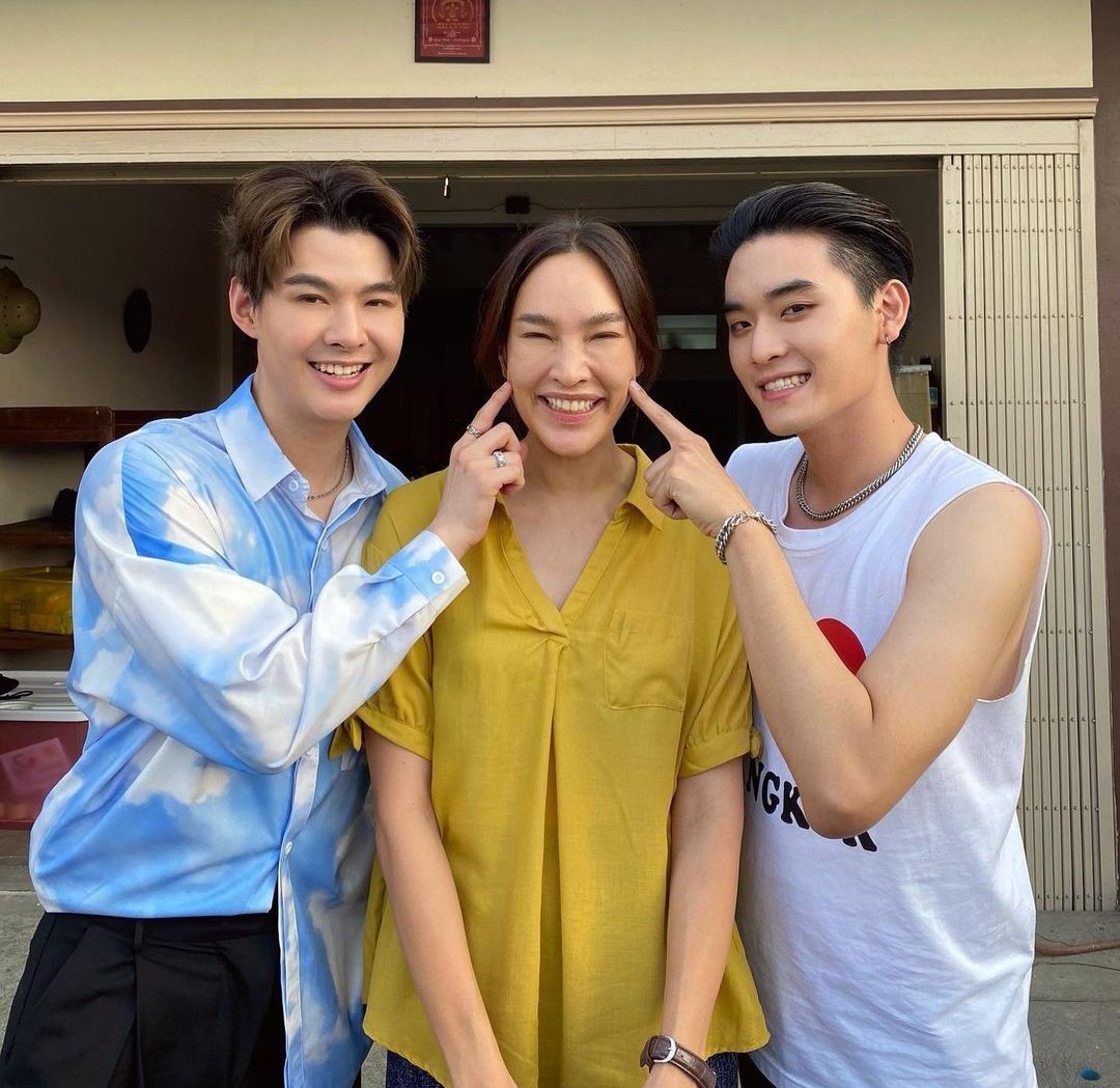 PockynSaint's tweet photo. #SignAgainTH #รักอีกครั้ง
เรื่องราวความฝันของกลุ่มวัยรุ่นที่มีความสามารถต่างกัน และได้มารวมตัวกันเพื่อตามล่าฝัน
📅เริ่ม 1 ก.ค.นี้ ทาง ID Station, TrueID+, True Asian More และ NETFLIX
#Saint_sup #MingEr
SAINTVJ X JOOXROOM
#ห้องนั่งเล่นมุมุเซ้นต์ https://t.co/H3MPrTNE3P