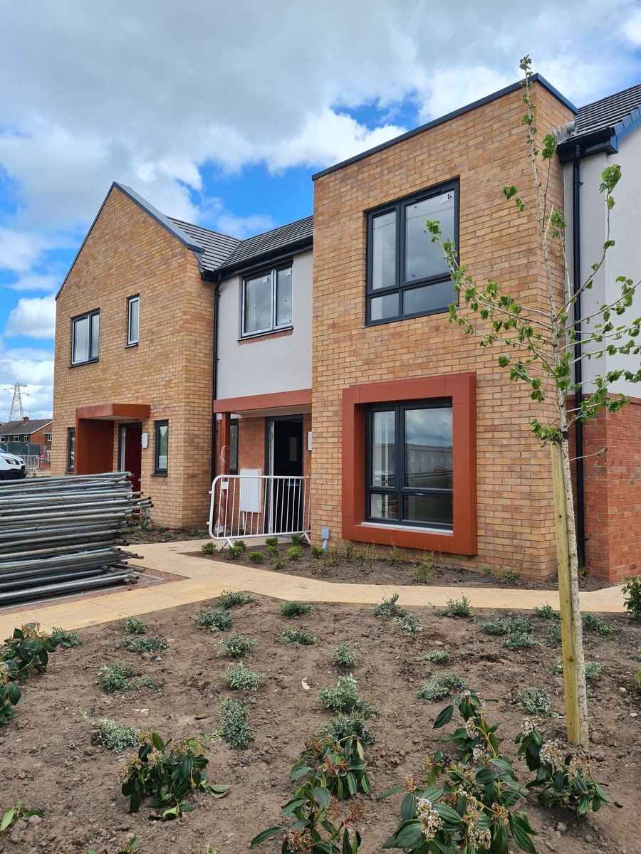 EricaHillmanSW's tweet photo. Great to be on site today in #Worcester to see the progress of our Northwick Road site 🏘 Also got a demonstration for the ground source heat pumps being used on this site, thanks to @KensaContracts 👷‍♀️ #sharedownership #renttobuy #affordablerent https://t.co/WThWtblLJc