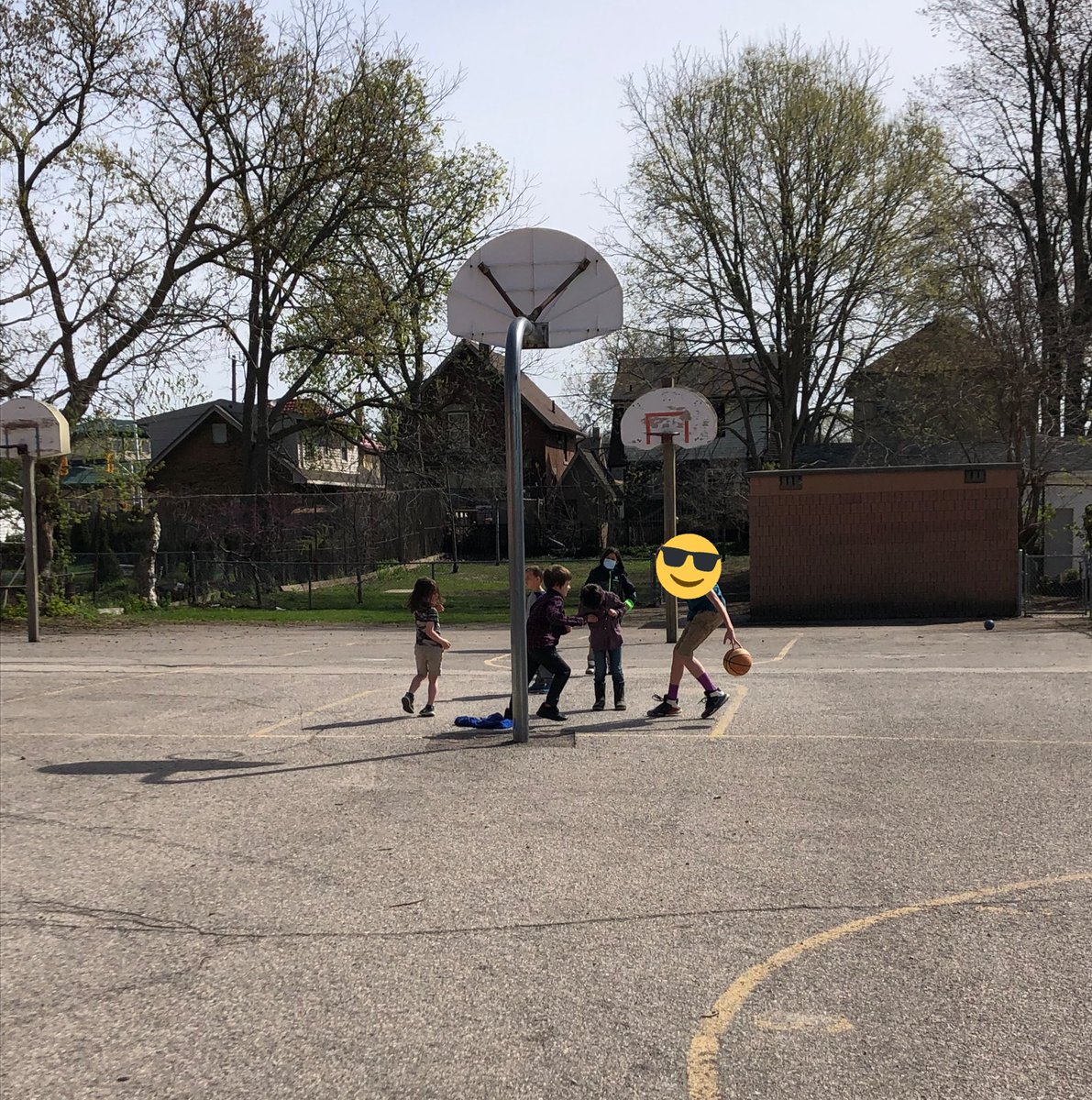 This is <a href="/TrafalgarPS/">Trafalgar PS</a> leadership at its best. This Grade 7 Ss chooses to spend his recess mentoring the younger grades on the court. So many examples of Ss stepping up this spring. My heart is full #trafalgarproud #tvdsb <a href="/TVDSB/">Thames Valley DSB</a> #studentleadership
