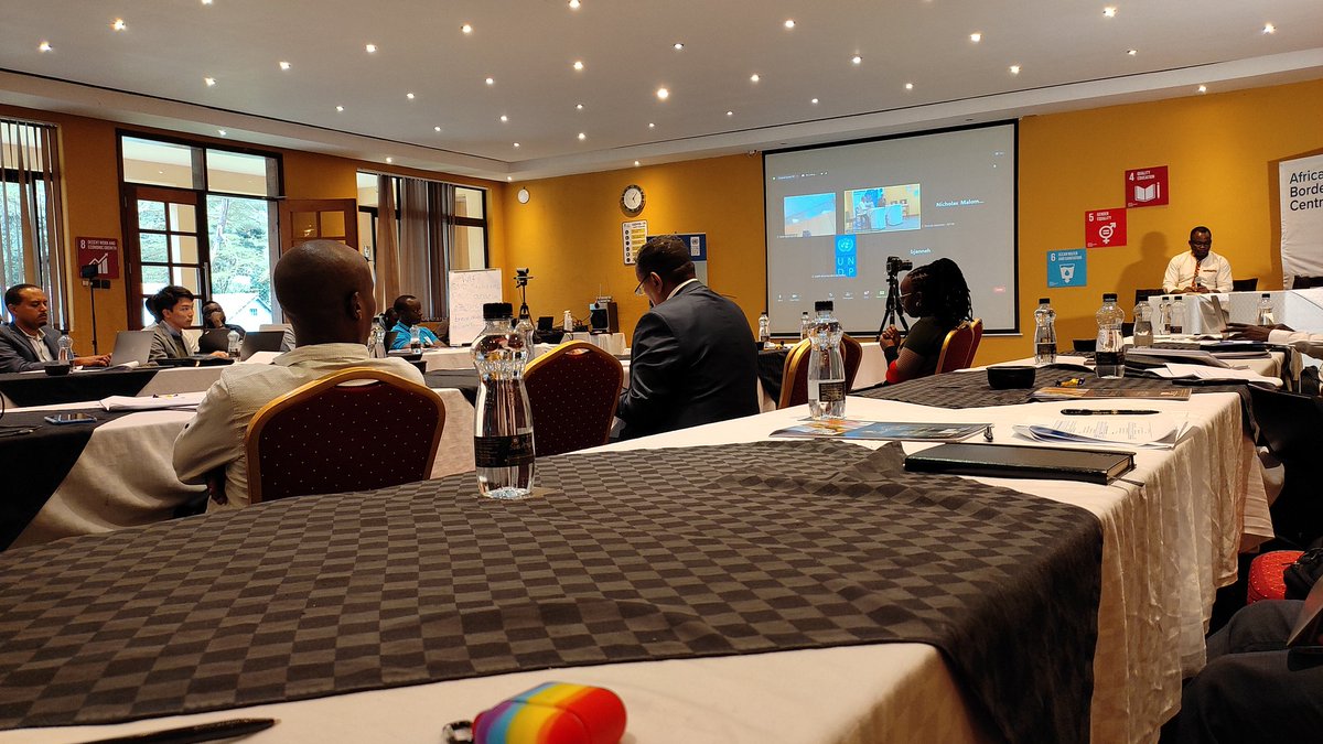 Sharon_MUK's tweet photo. #DigitalFinanceBorderlands #ConnecTogo @UNDPBorderlands
Day 2
Today, it was much more about "Brainstorming and technical discussion on key issues and goods practices in designing Fintech for CCU"
I'm really excited to get abt wht going on in each sectors prst here, on the issue. https://t.co/H6ieQj1OBo