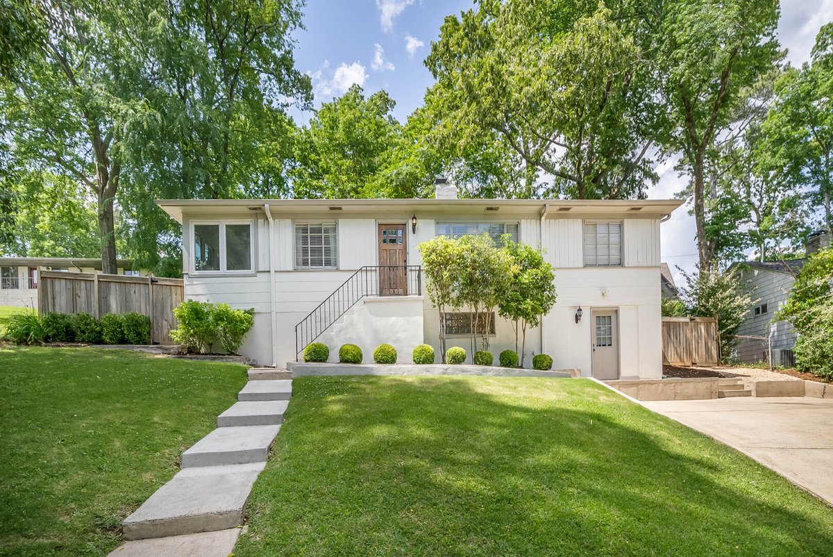 AndrewJBoneRE's tweet photo. #Homewood #Alabama Now showing 3BR/2.5BA Move-in ready! Huge lot w/great space for entertaining! This is your chance to live in one of best places in Alabama! #ajbreg 205-531-5577 Schedule #BoneHomeTours #homewoodalabama https://t.co/6hNA9zgvz5