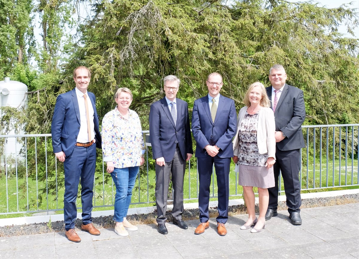 Heute besuchte Staatssekretär Dr. Matthias Frey die Deutsche Richterakademie (#DRA) an ihrem Standort in Trier. Dort informierte er sich insbesondere über die Digitalisierung des Fortbildungsangebots der DRA.
Weitere Informationen finden Sie unter: s.rlp.de/S0NPh
#Justiz